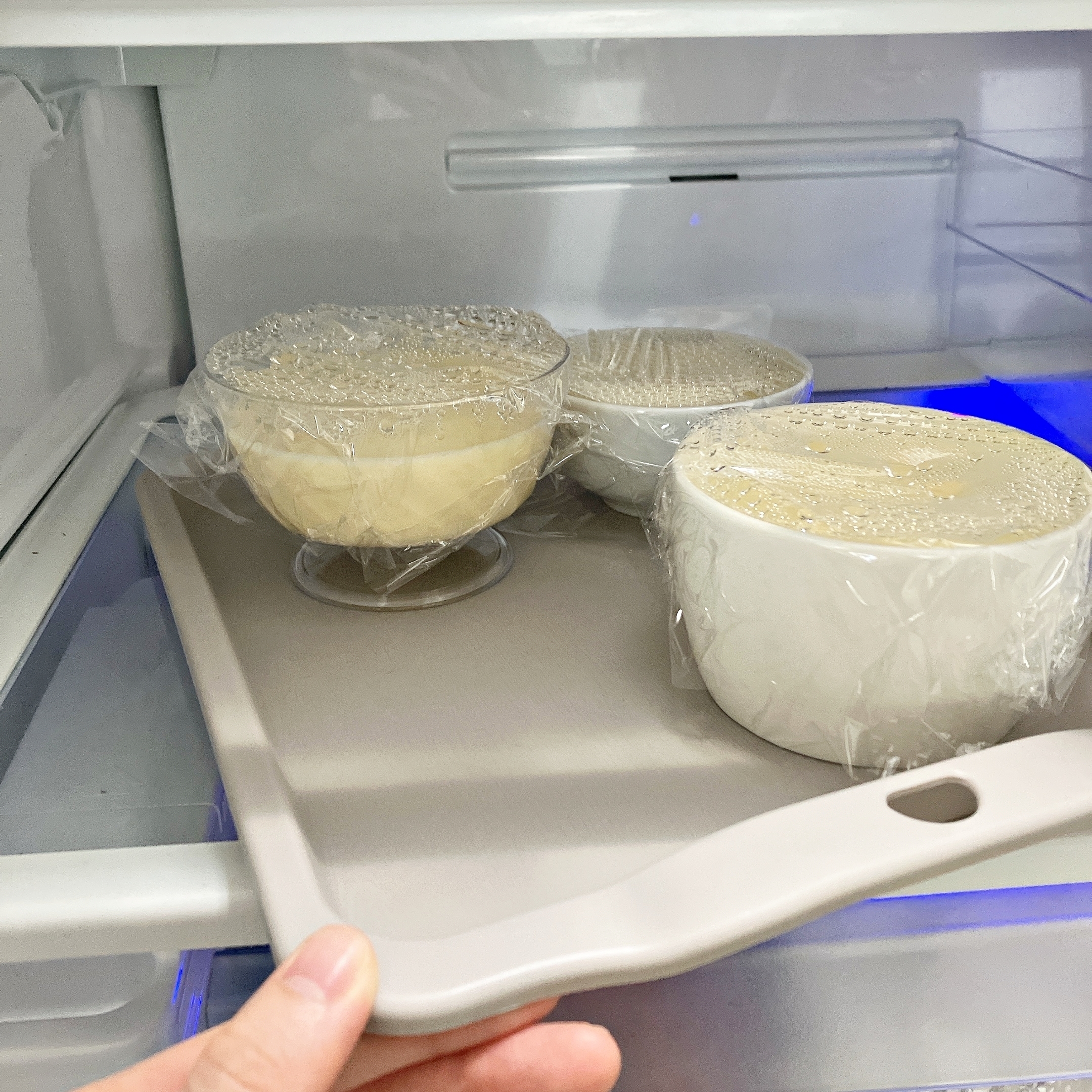 セリアのおすすめキッチン雑貨「電子レンジで使えるトレー」