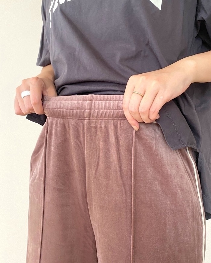 GU(ジーユー)のおすすめファッション「ベロアサイドラインプルオンパンツ」