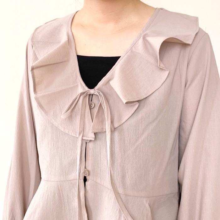 GUのおすすめアイテム「ラッフルボレロブラウス」