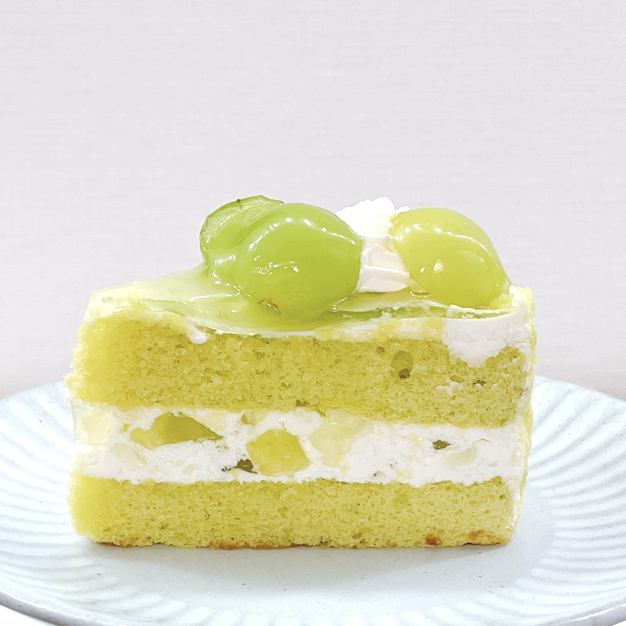 銀座コージーコーナーのシャインマスカットを使った贅沢ケーキ「シャインマスカットショート」