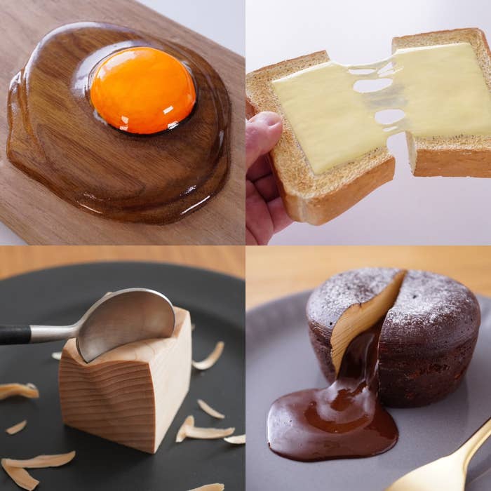 卵の黄身、チーズトースト、スプーンで切られる木製の立方体、溶け出すチョコレートフォンダンの4つの食べ物の画像。