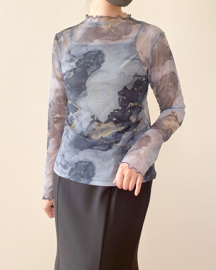 GUのおすすめアイテム「シアープリントボトルネックT(長袖)」