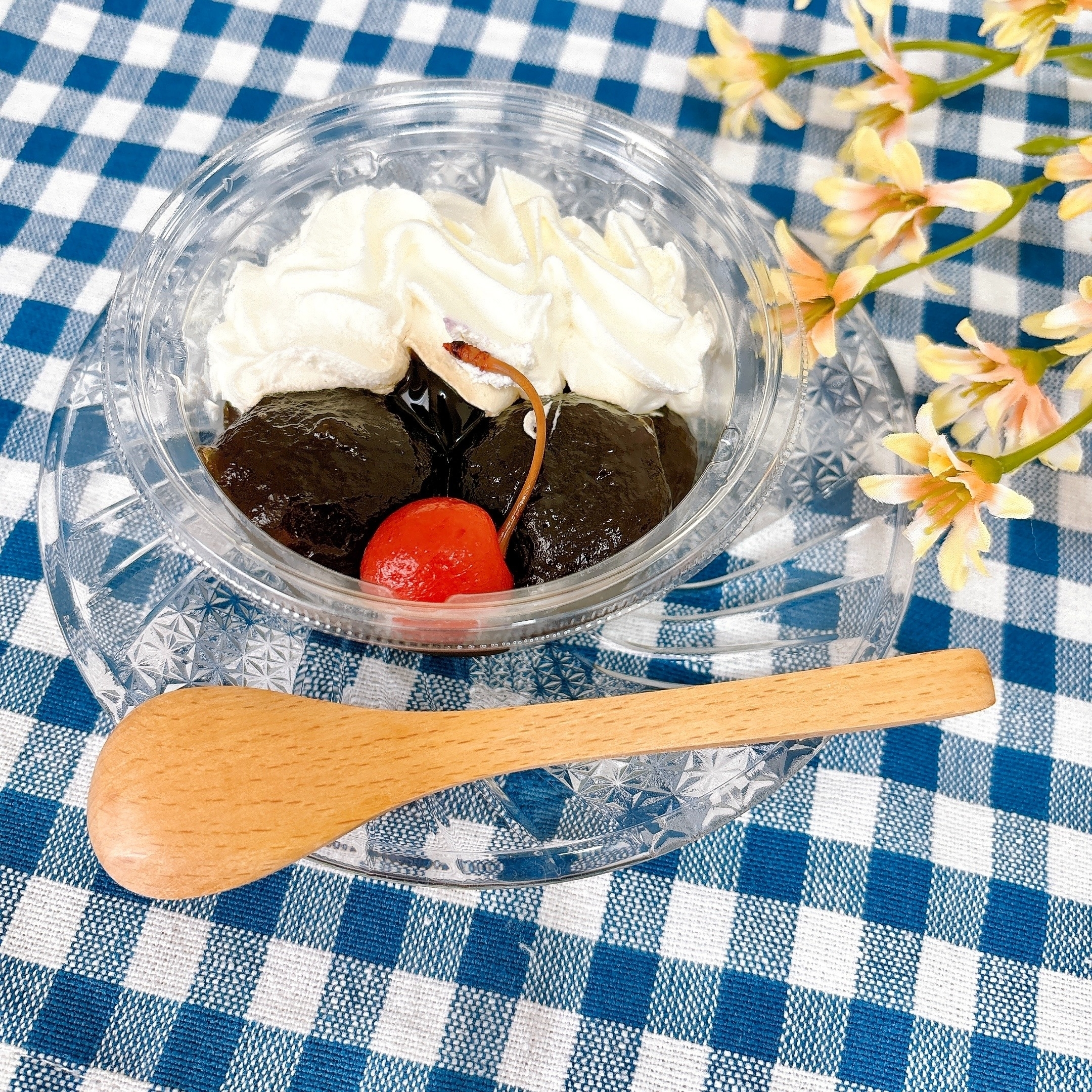 セブン-イレブンのおすすめスイーツ「ホイップで食べる コーヒーわらび餅」