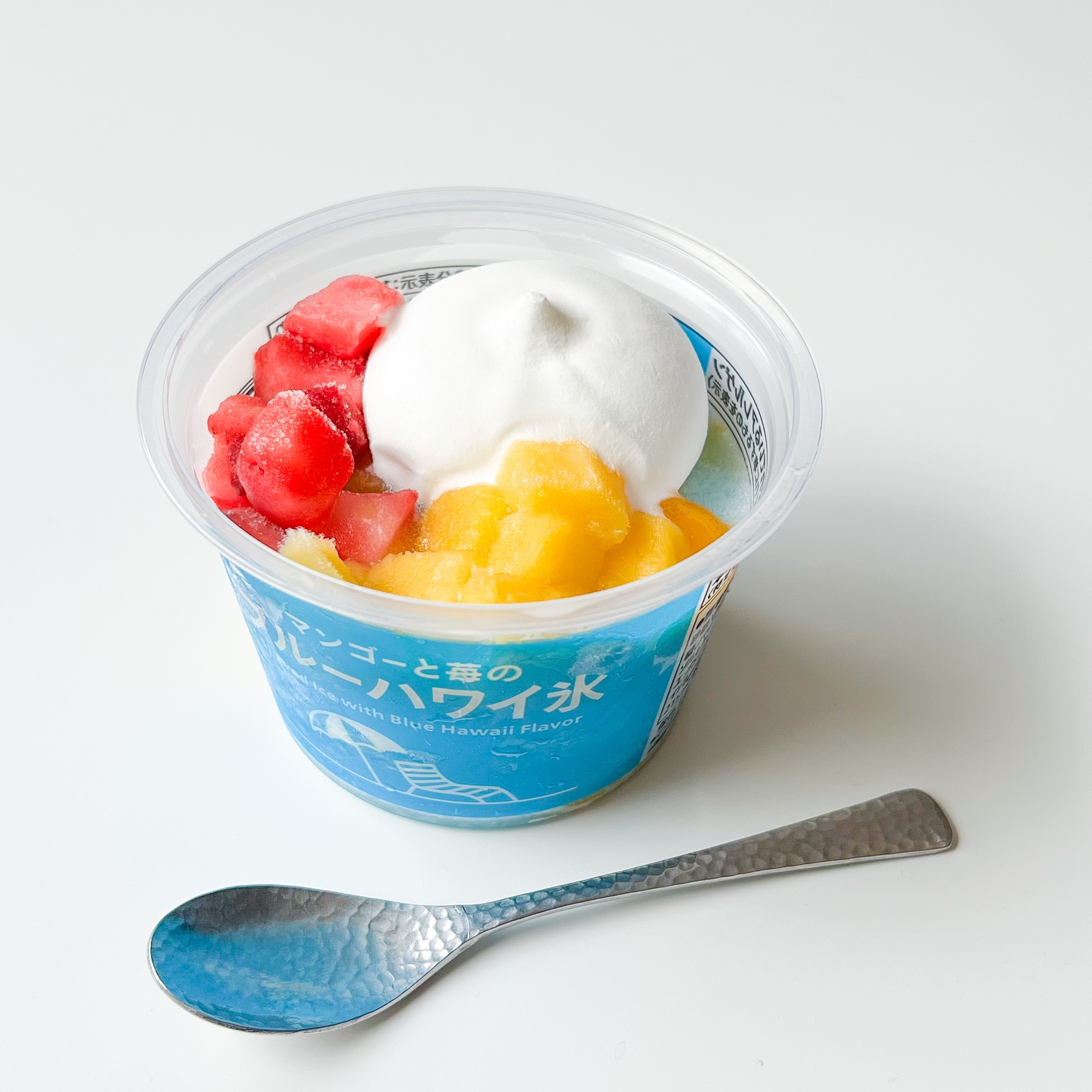 セブン-イレブンのおすすめスイーツ「マンゴーと苺のブルーハワイ氷」