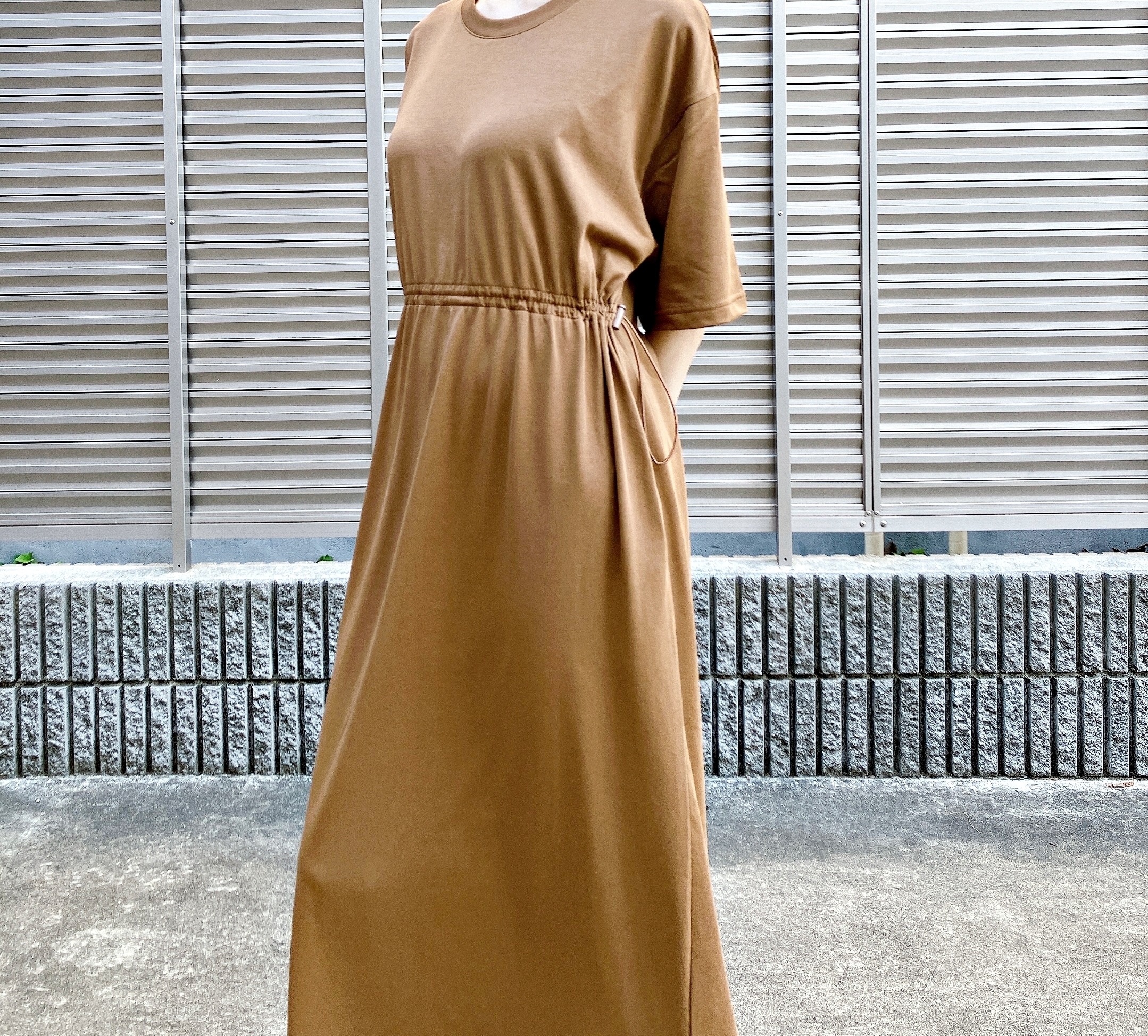 Honeys（ハニーズ）のおすすめワンピース「ドロスト使いワンピース」