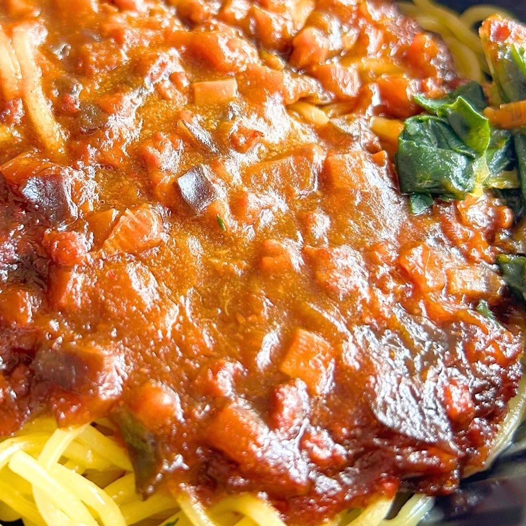 ファミマのおすすめフード「甜麺醤のコクと甘みジャージャー麺」