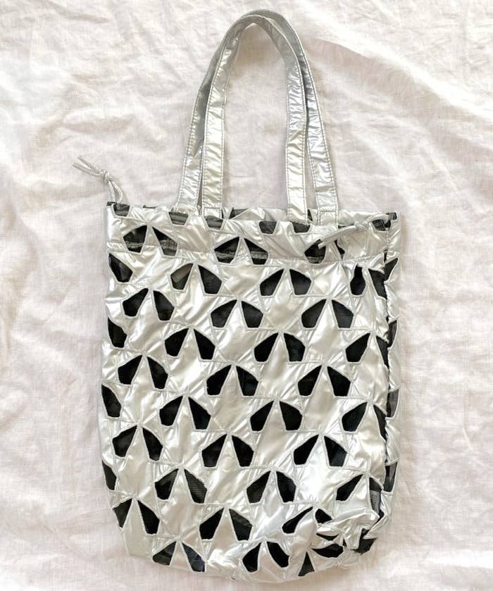 nikoand…(ニコアンド)のおすすめファッションアイテム「オリジナルモチーフカットワークトートバッグ」