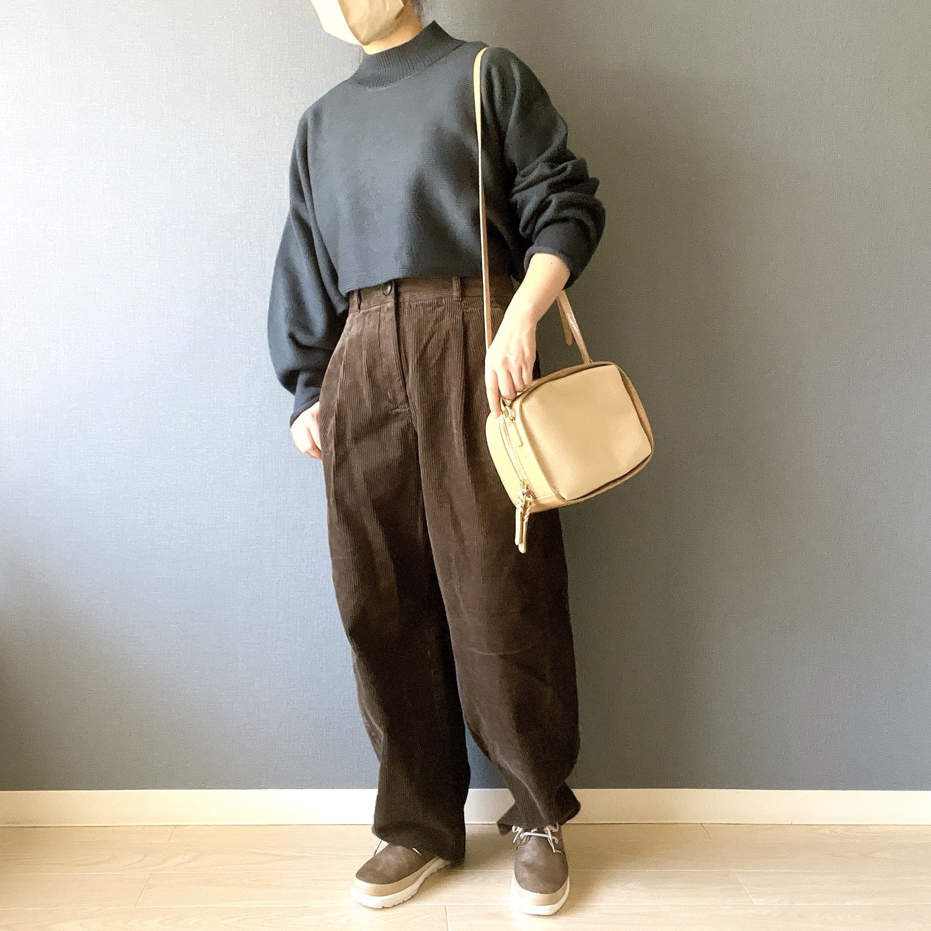 GUのオススメのパンツ「コーデュロイバレルレッグパンツ+EC（丈短め68.0cm）（セットアップ可能）」のコーディネート