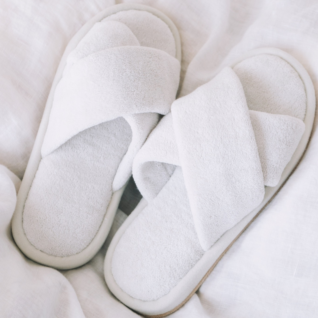 スリーコインズのおすすめアイテム「パイルクロススリッパ」