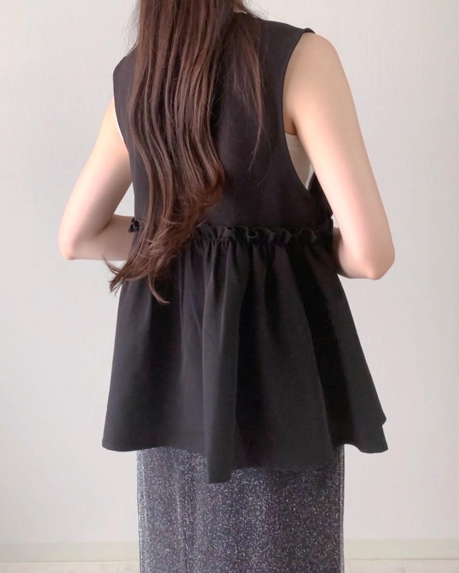 しまむらのおすすめファッションアイテム「TNKジップペプラムV」