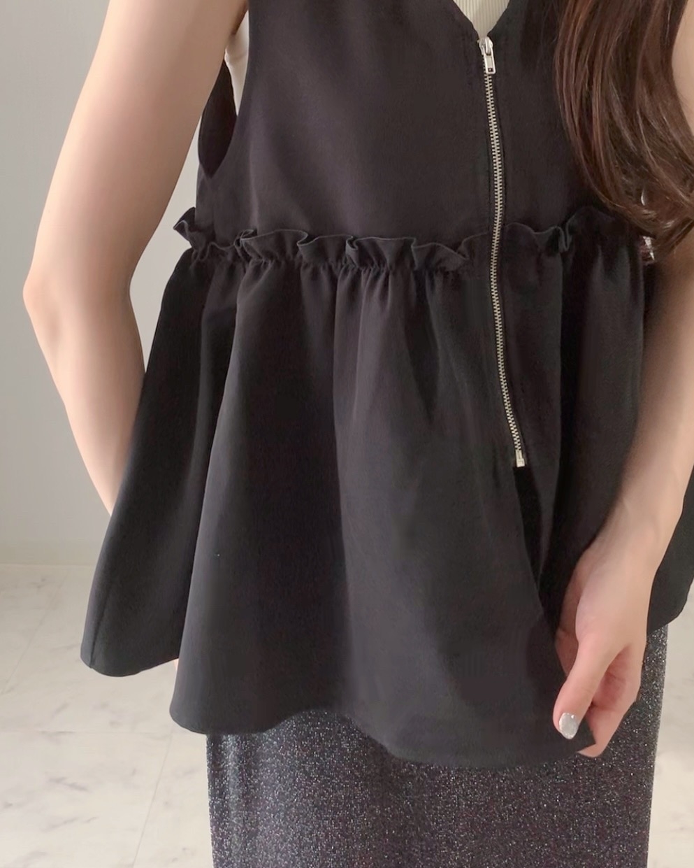 しまむらのおすすめファッションアイテム「TNKジップペプラムV」