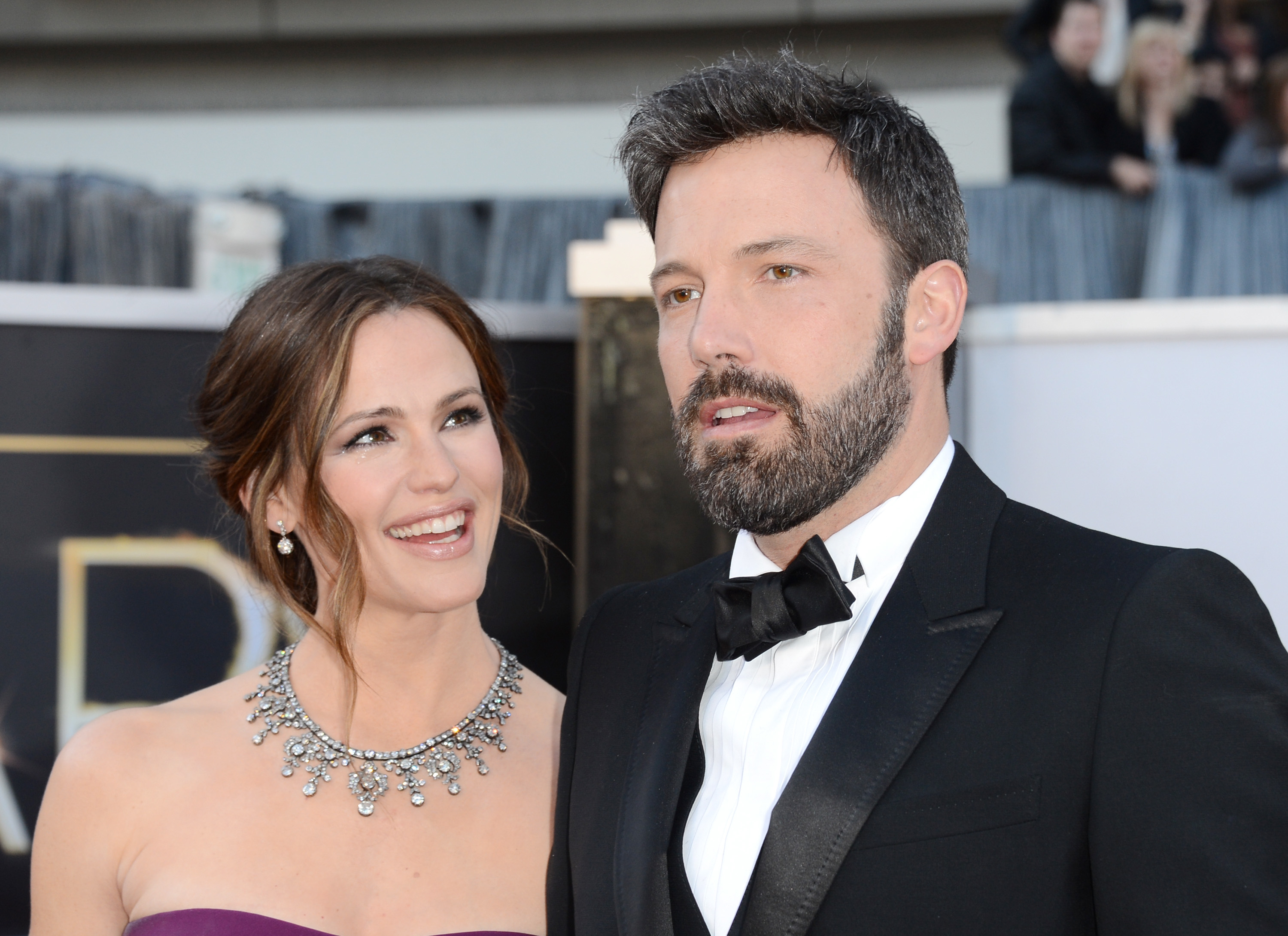 Jennifer Garner smiles at Ben Affleck on the red carpet.