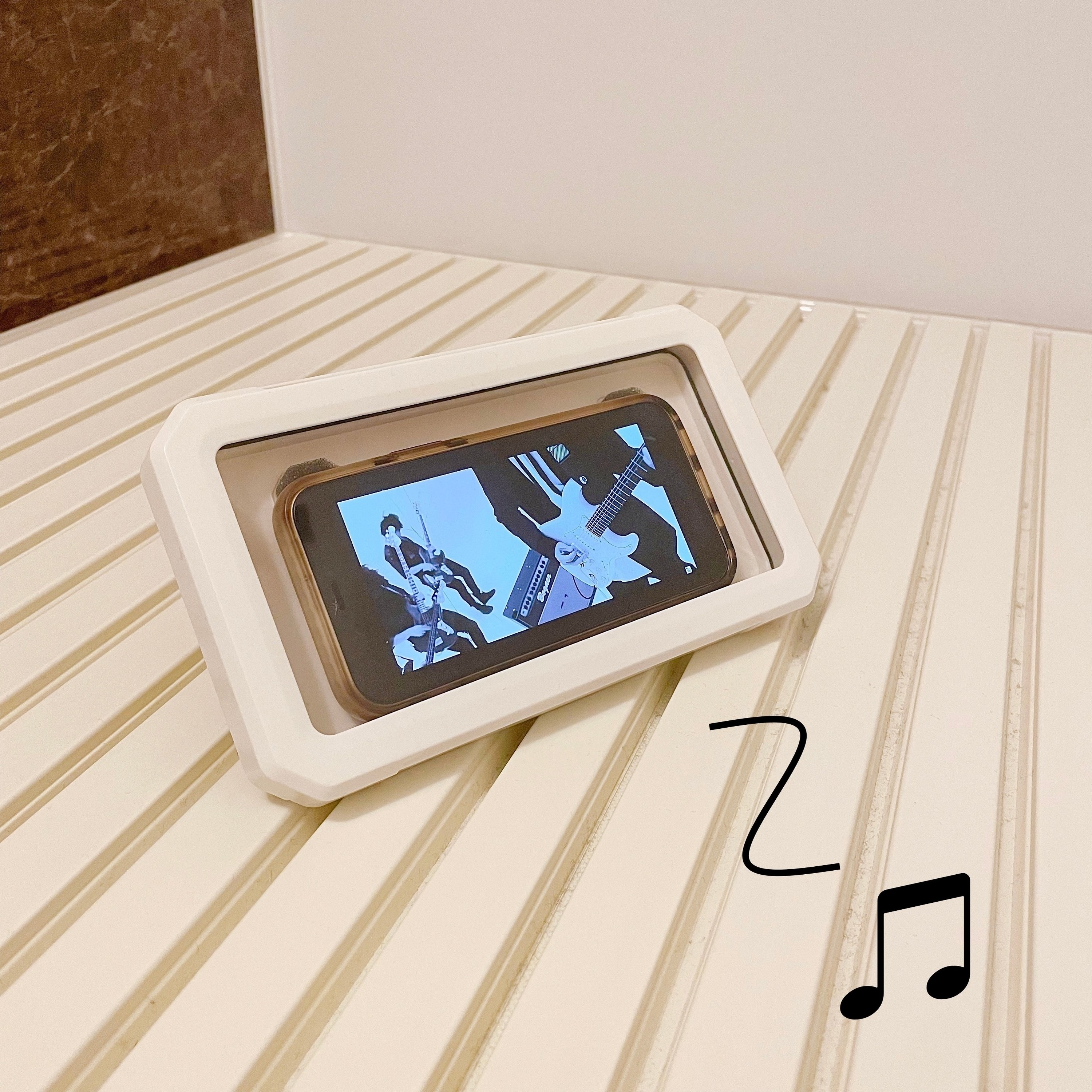 3COINS(スリーコインズ)のおすすめスマホアイテム「防滴スマホケース」