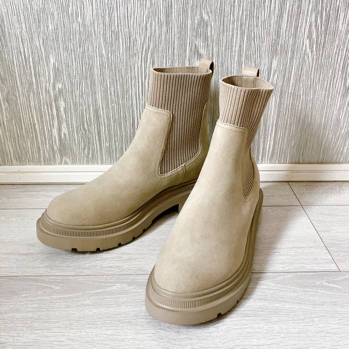 GU（ジーユー）のおすすめブーツ「リブニットソックスブーツ」