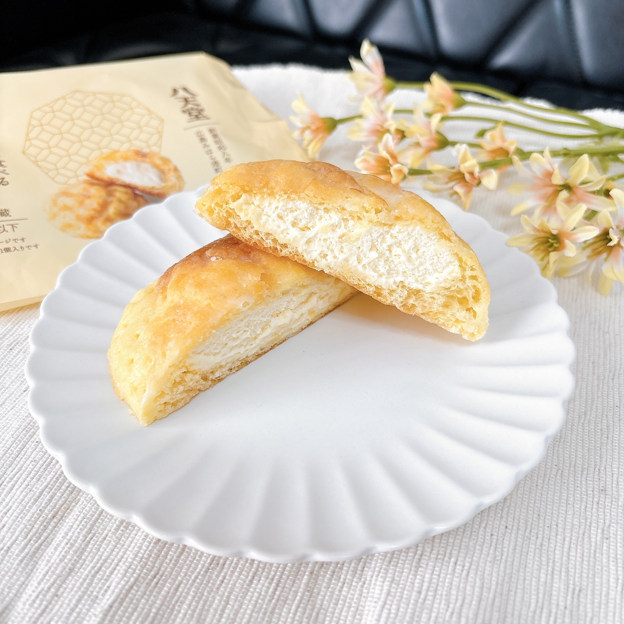 FamilyMart(ファミリーマート)のおすすめのスイーツ「冷やして食べるくりーむメロンパン ミルクカスタード」