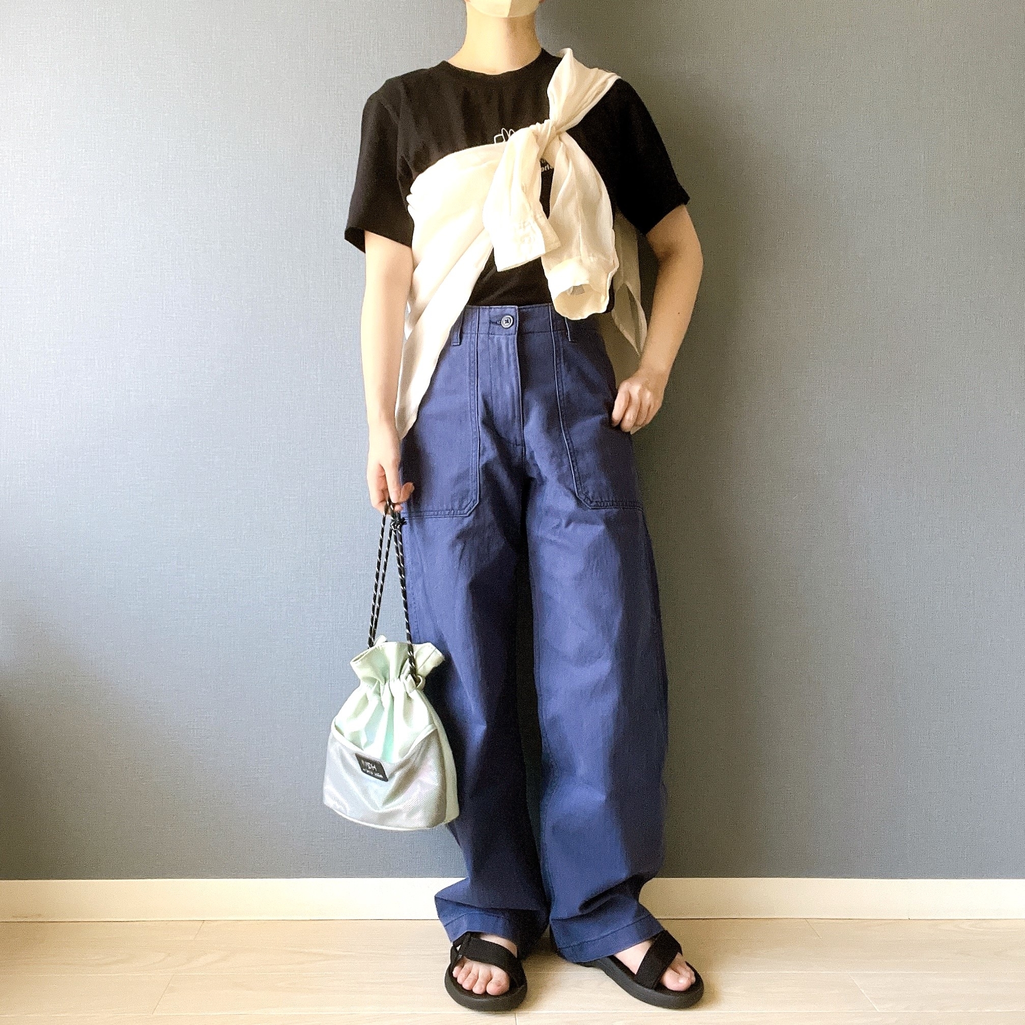 無印良品のオススメのパンツ「婦人 洗いざらし ヘリンボーンベイカーパンツ」のコーディネート