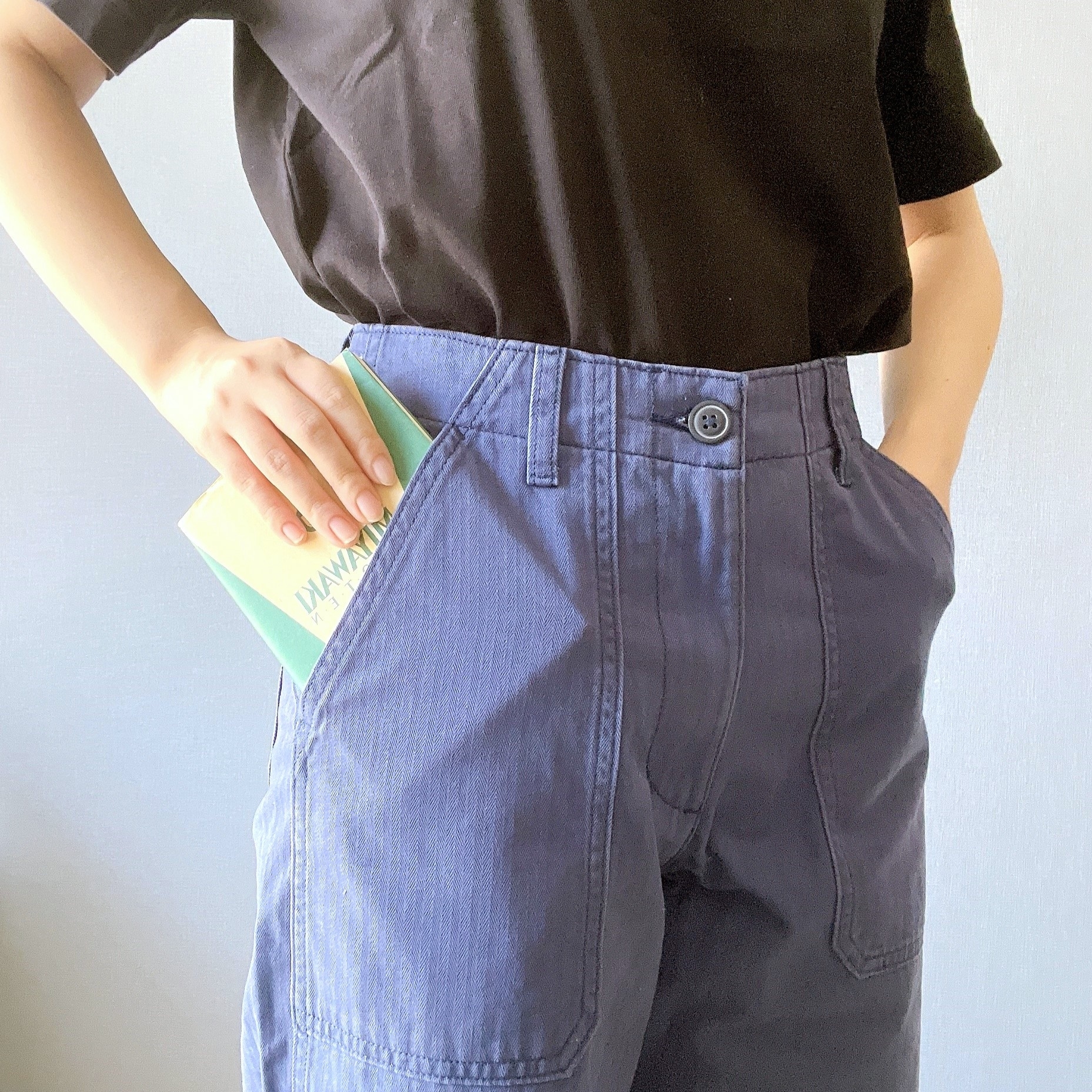 無印良品のオススメのパンツ「婦人 洗いざらし ヘリンボーンベイカーパンツ」