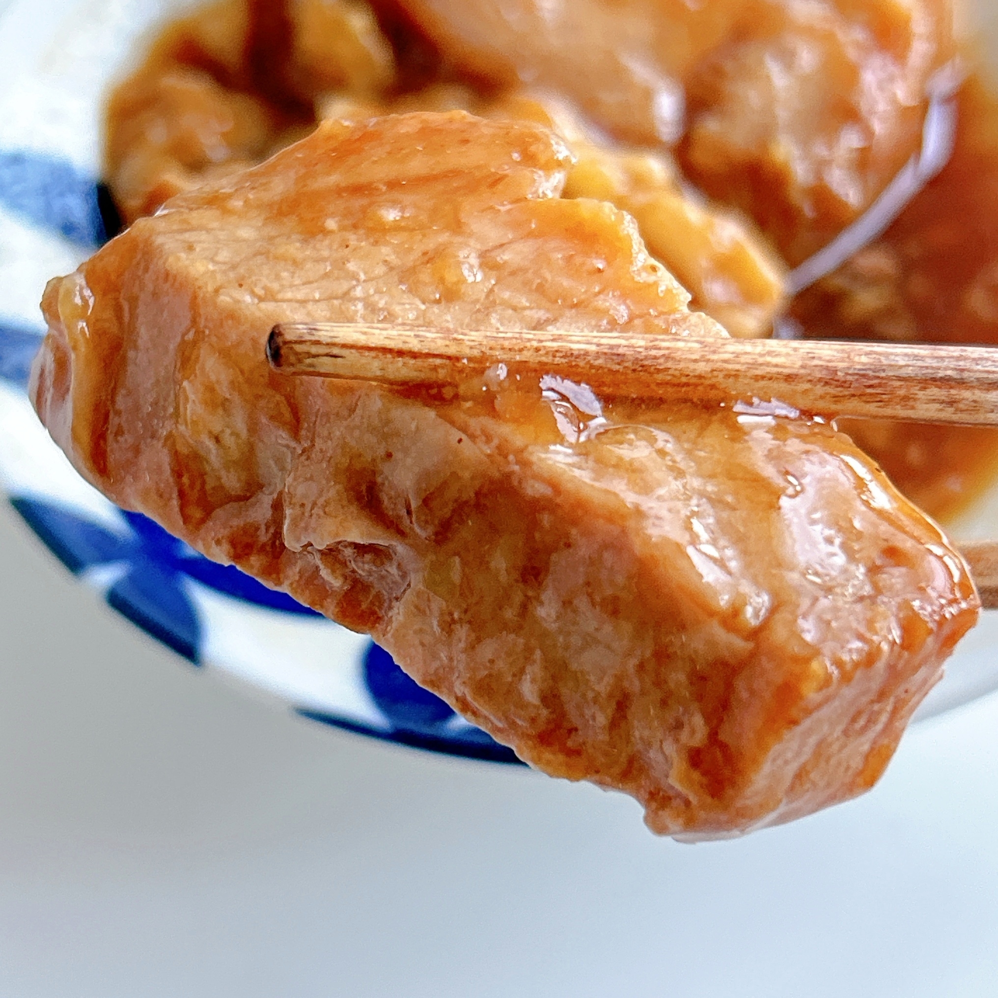 LAWSON(ローソン)のおすすめレトルト食品「なすび亭監修 豚の角煮」