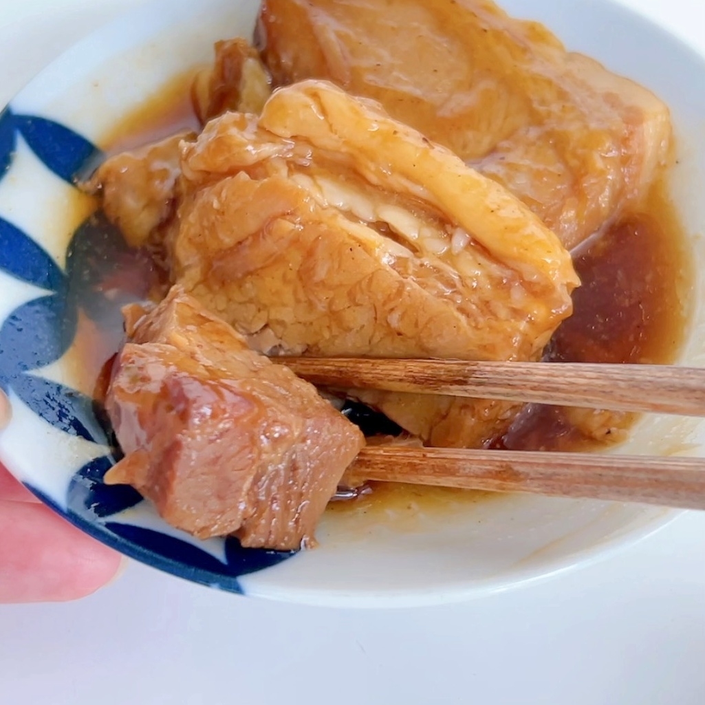 LAWSON(ローソン)のおすすめレトルト食品「なすび亭監修 豚の角煮」