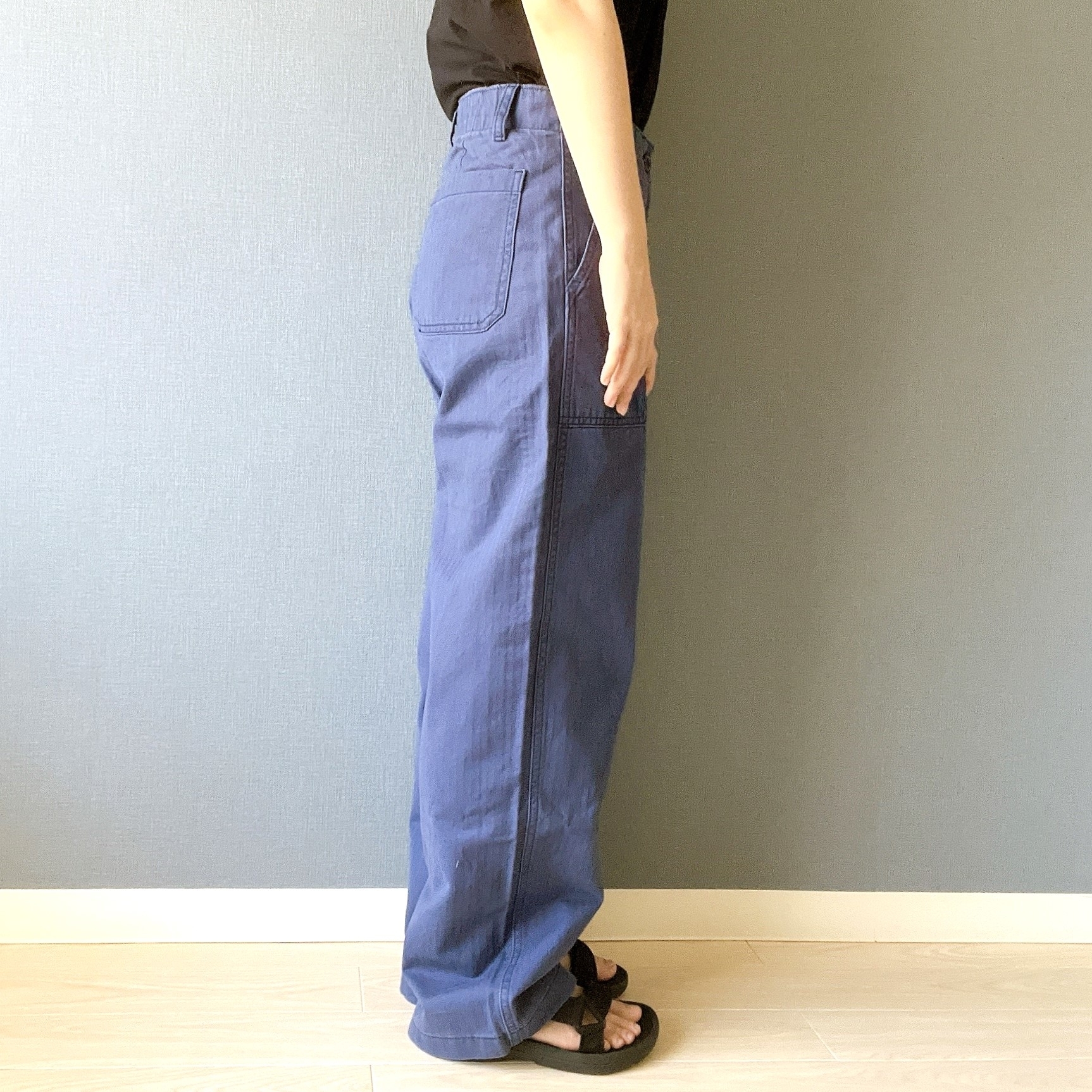 無印良品のオススメのパンツ「婦人 洗いざらし ヘリンボーンベイカーパンツ」