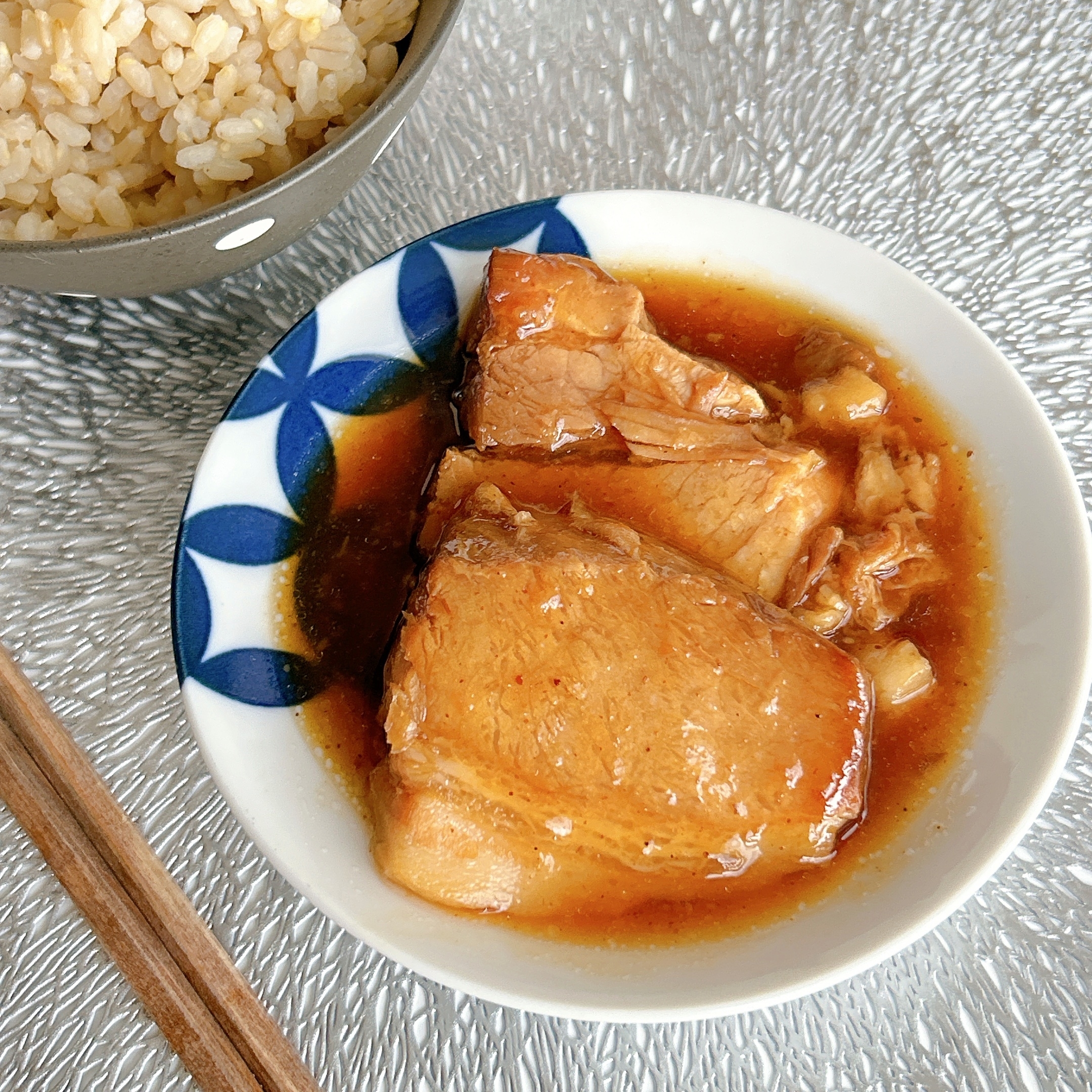 LAWSON(ローソン)のおすすめレトルト食品「なすび亭監修 豚の角煮」