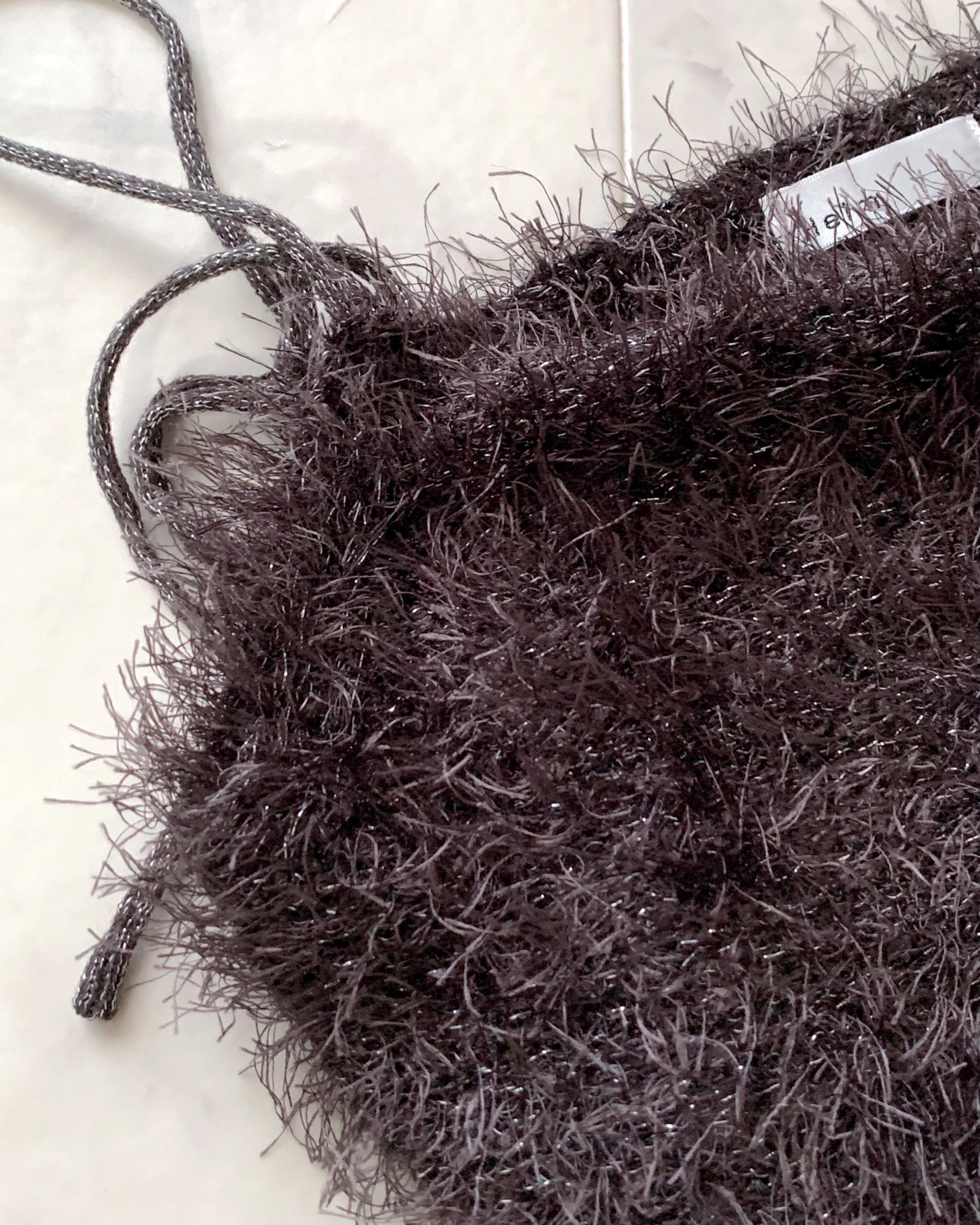 しまむらのおすすめファッションアイテム「ラメフェザーニットビスチェ」