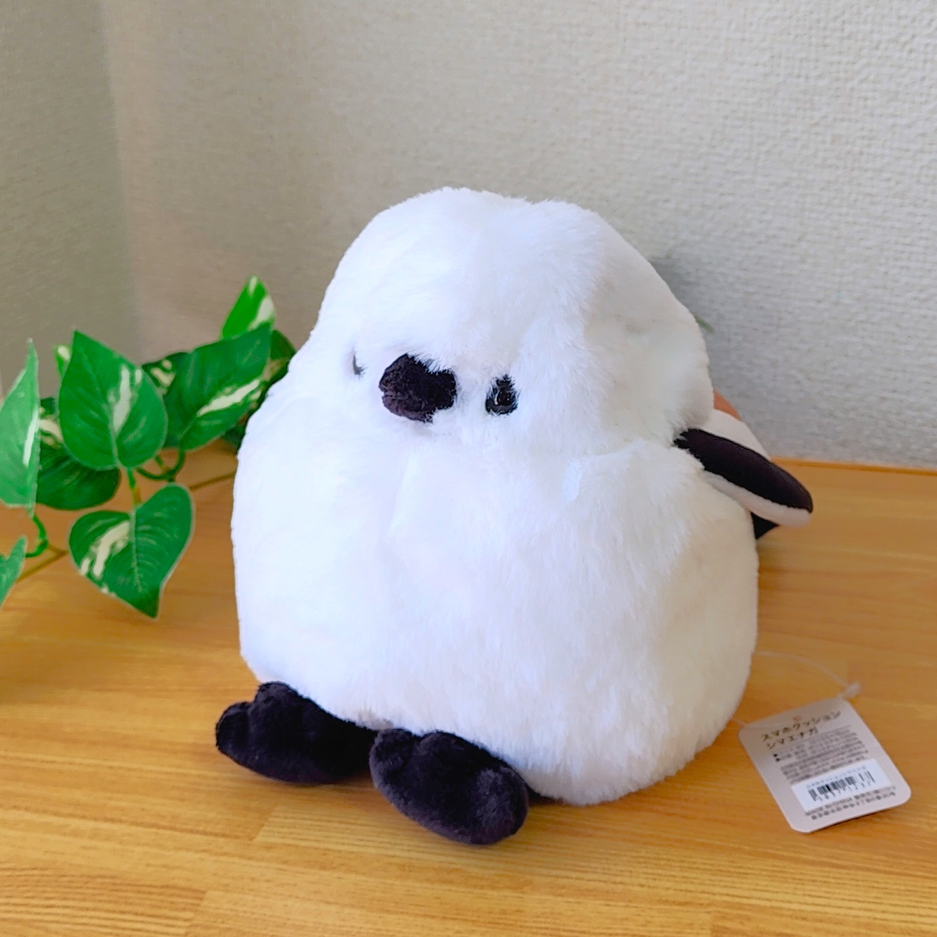 ニトリのおすすめ雑貨「【デコホーム商品】スマホクッション(シマエナガ)」