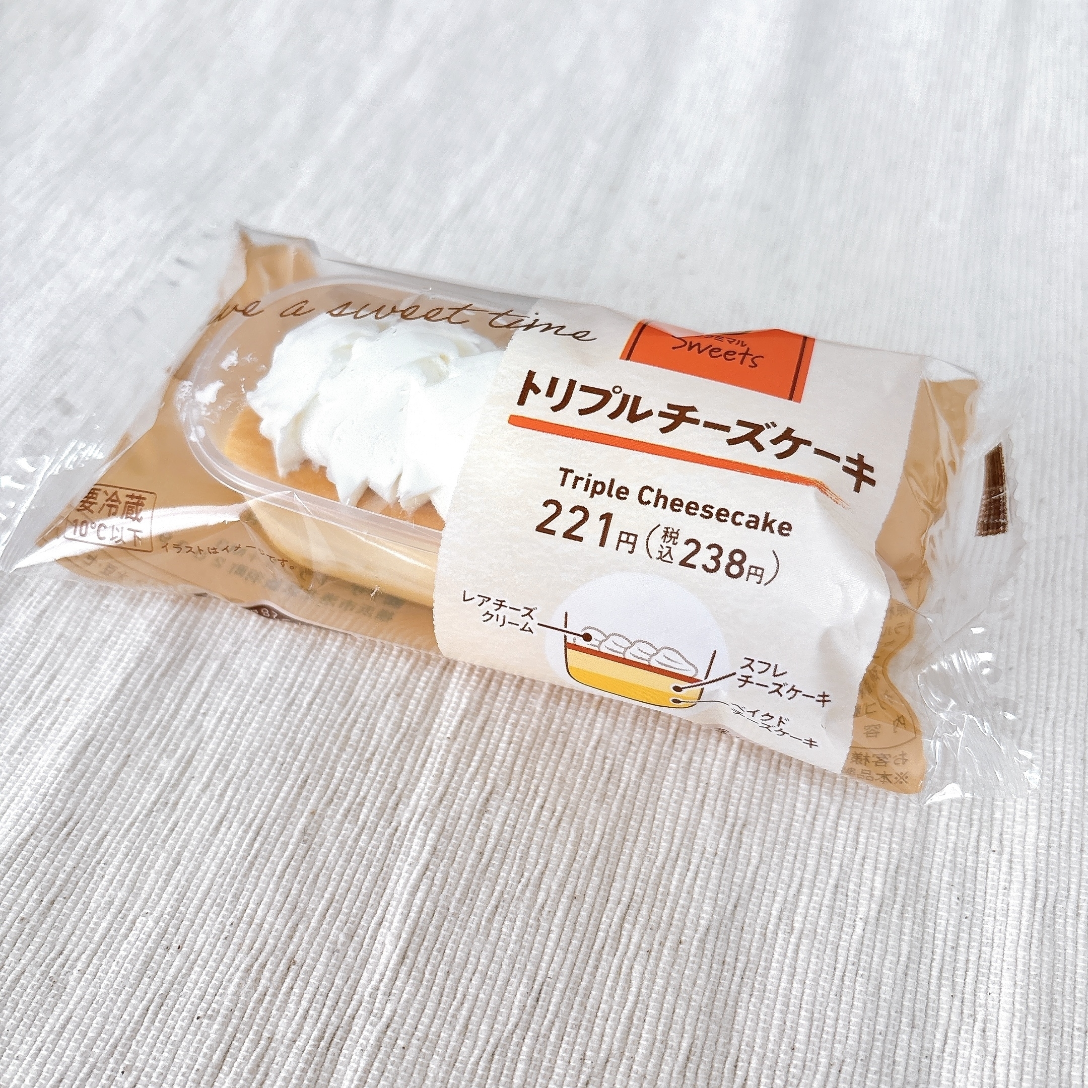 FamilyMart(ファミリーマート)のおすすめスイーツ「トリプルチーズケーキ」