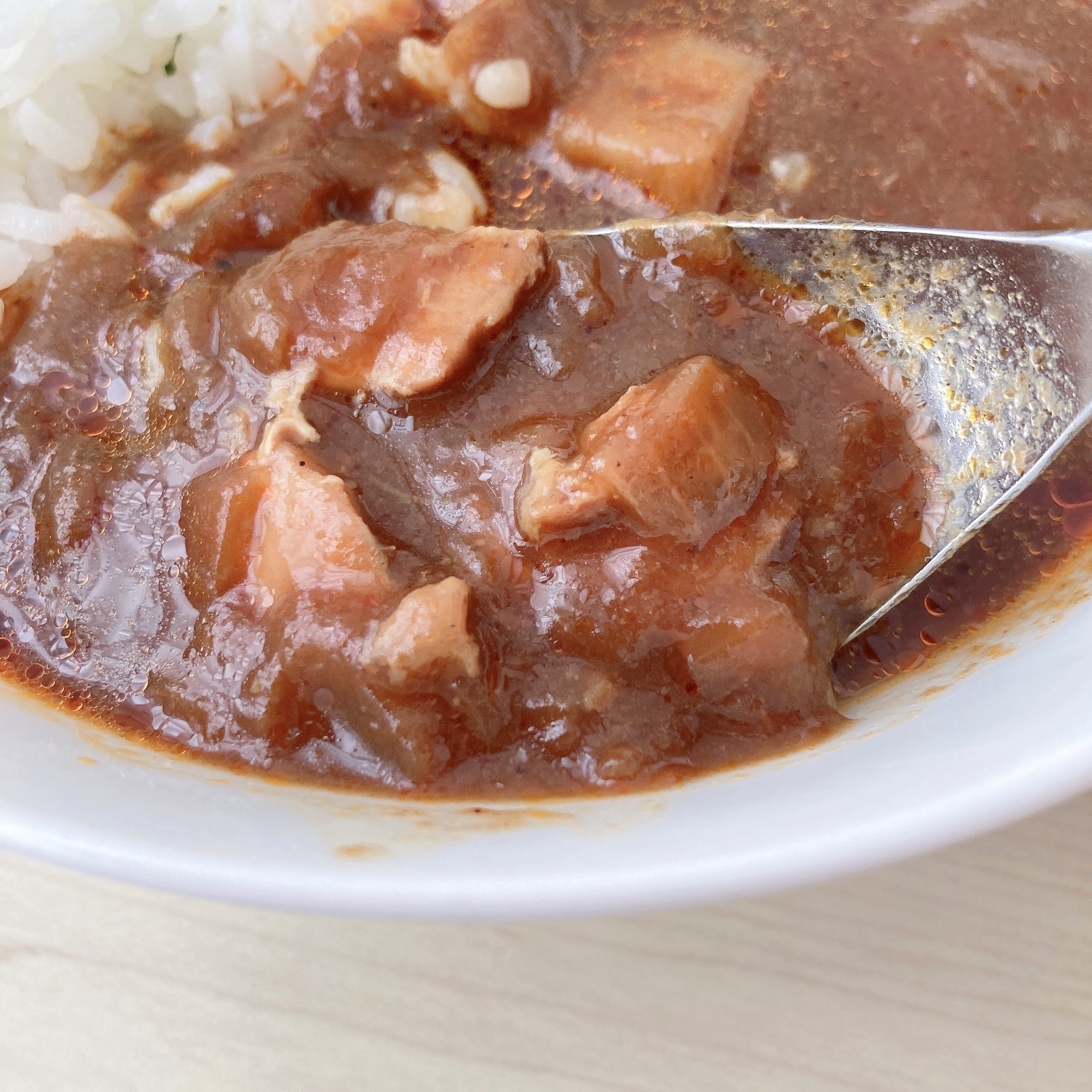 西友のおすすめカレー「ソテード・オニオンのコク チキンコルマカレー 180g」