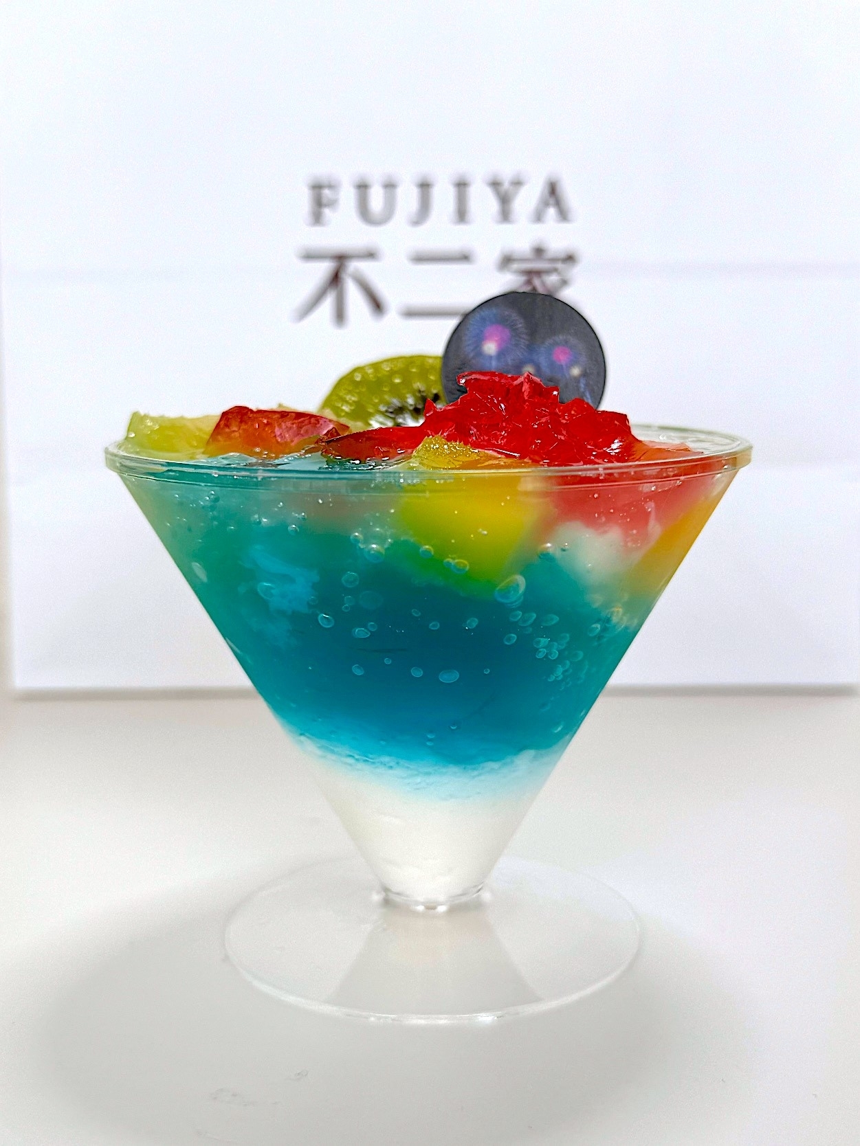 不二家のおすすめスイーツ「いっしょにSmile Switch!夏だ!祭りだ!しゅわパチ花火パフェ」