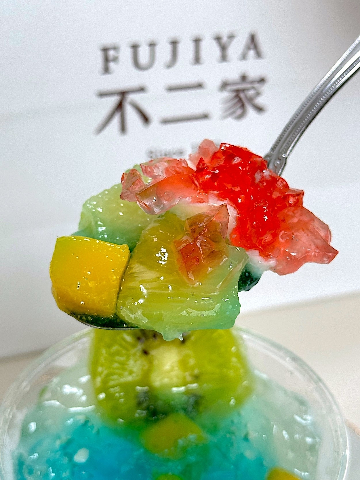 不二家のおすすめスイーツ「いっしょにSmile Switch!夏だ!祭りだ!しゅわパチ花火パフェ」