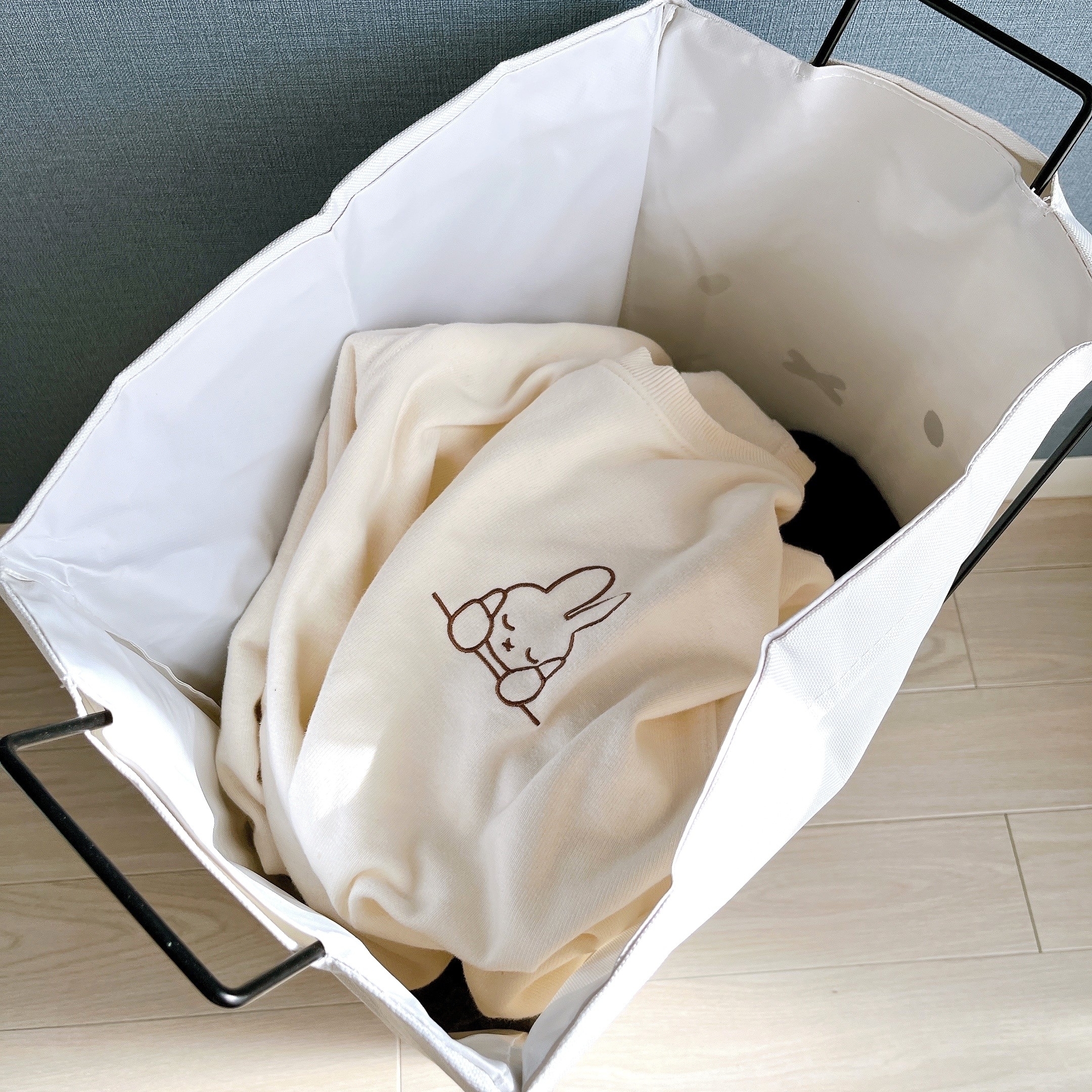 ニトリのおすすめ雑貨「折り畳めるランドリーバスケット(顔だけミッフィー 縦型)」