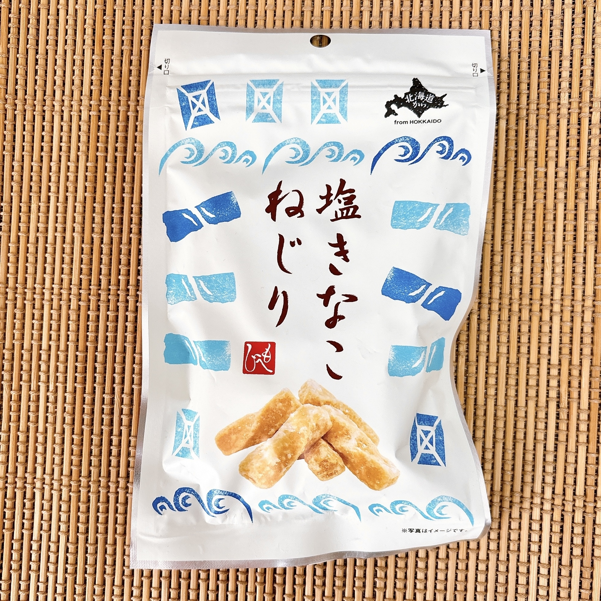 KALDI（カルディ）のおすすめのお菓子「北海道から 塩きなこねじり」