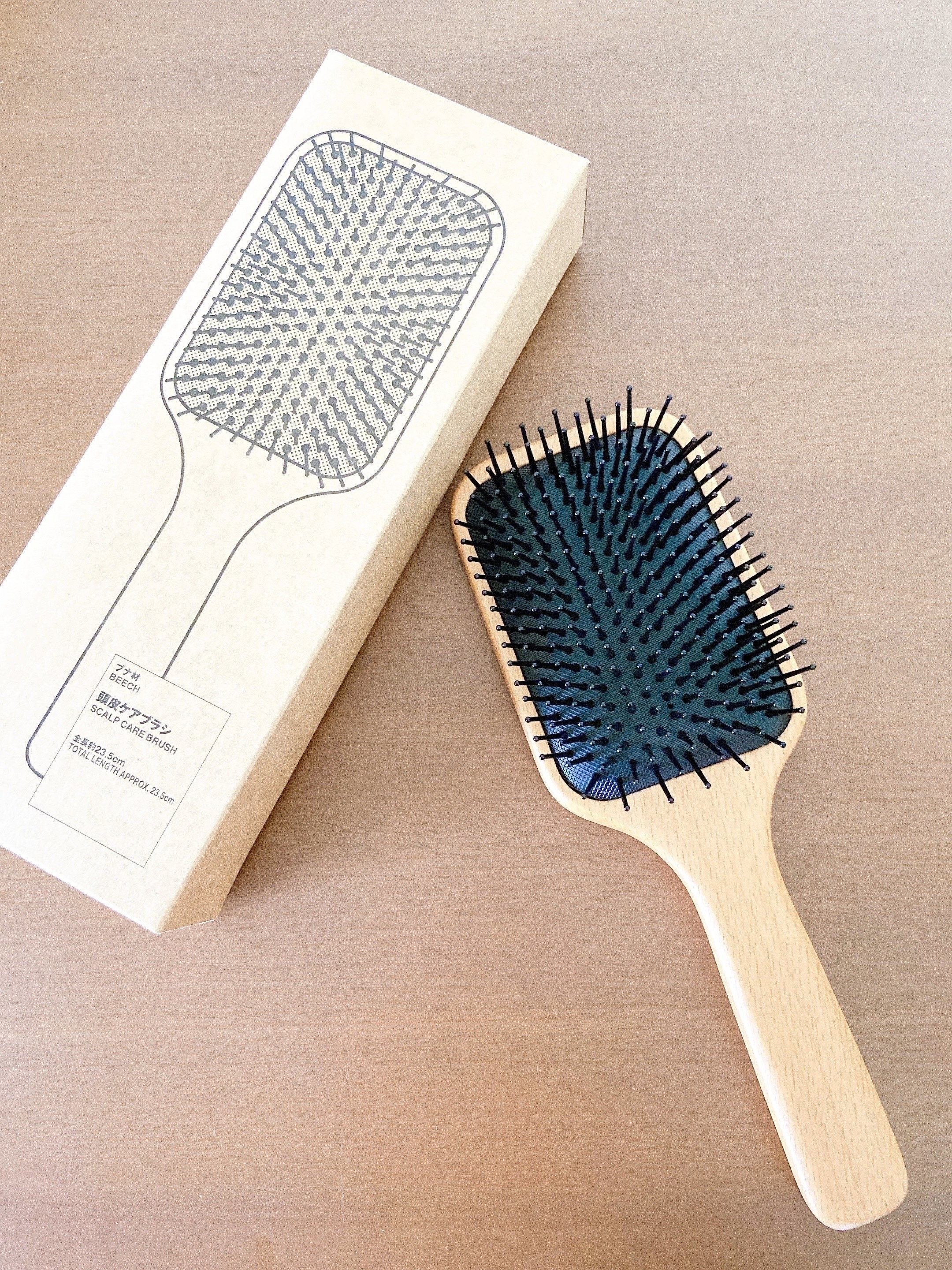 MUJI（無印良品）のおすすめヘアアイテム「ブナ材頭皮ケアブラシ 全長約23.5cm」