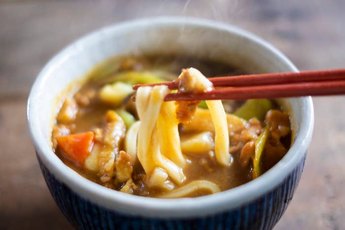 カレーうどんのイメージ画像（Nyantanan / Getty Images）
