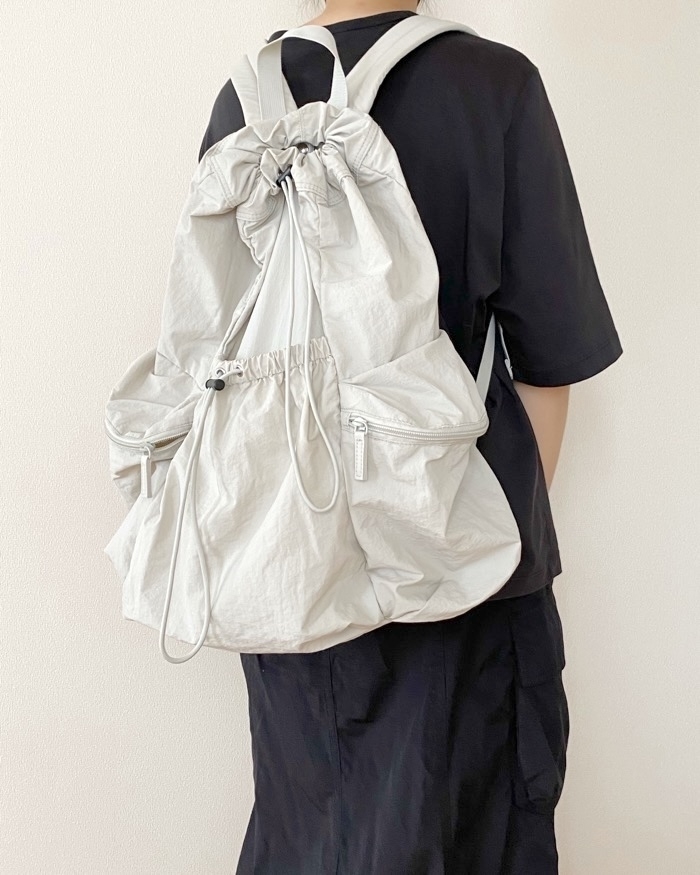 GU（ジーユー）のおすすめファッションアイテム「ソフトナイロンドローストリングバックパック」