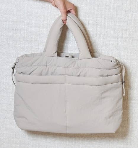 GU（ジーユー）のおすすめファッションアイテム「パフドローストリングショルダーバッグ」