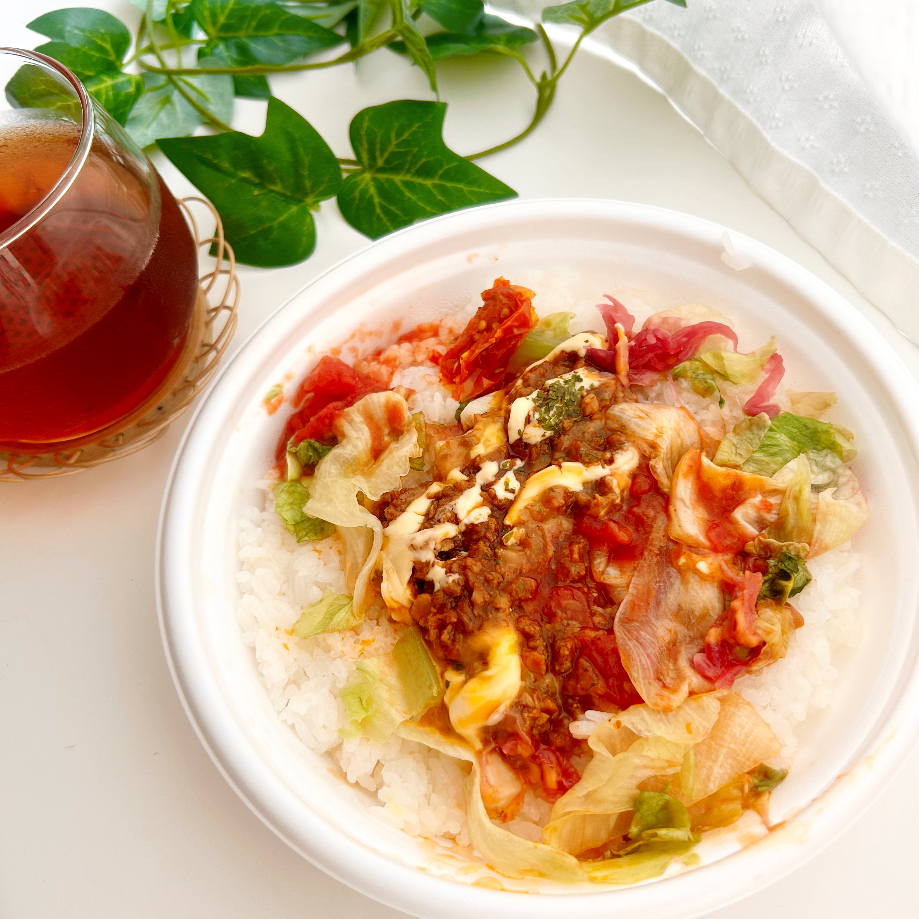 FamilyMart(ファミリーマート)のおすすめ商品「肉と野菜の旨味広がるタコライス」