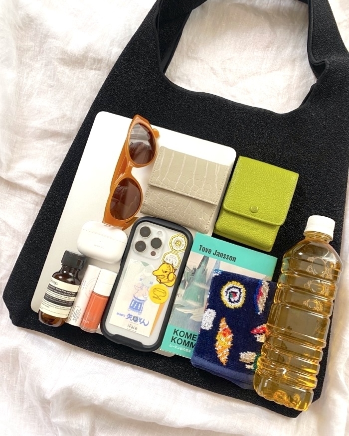 GU（ジーユー）のおすすめファッションアイテム「ラメトートバッグ+E」