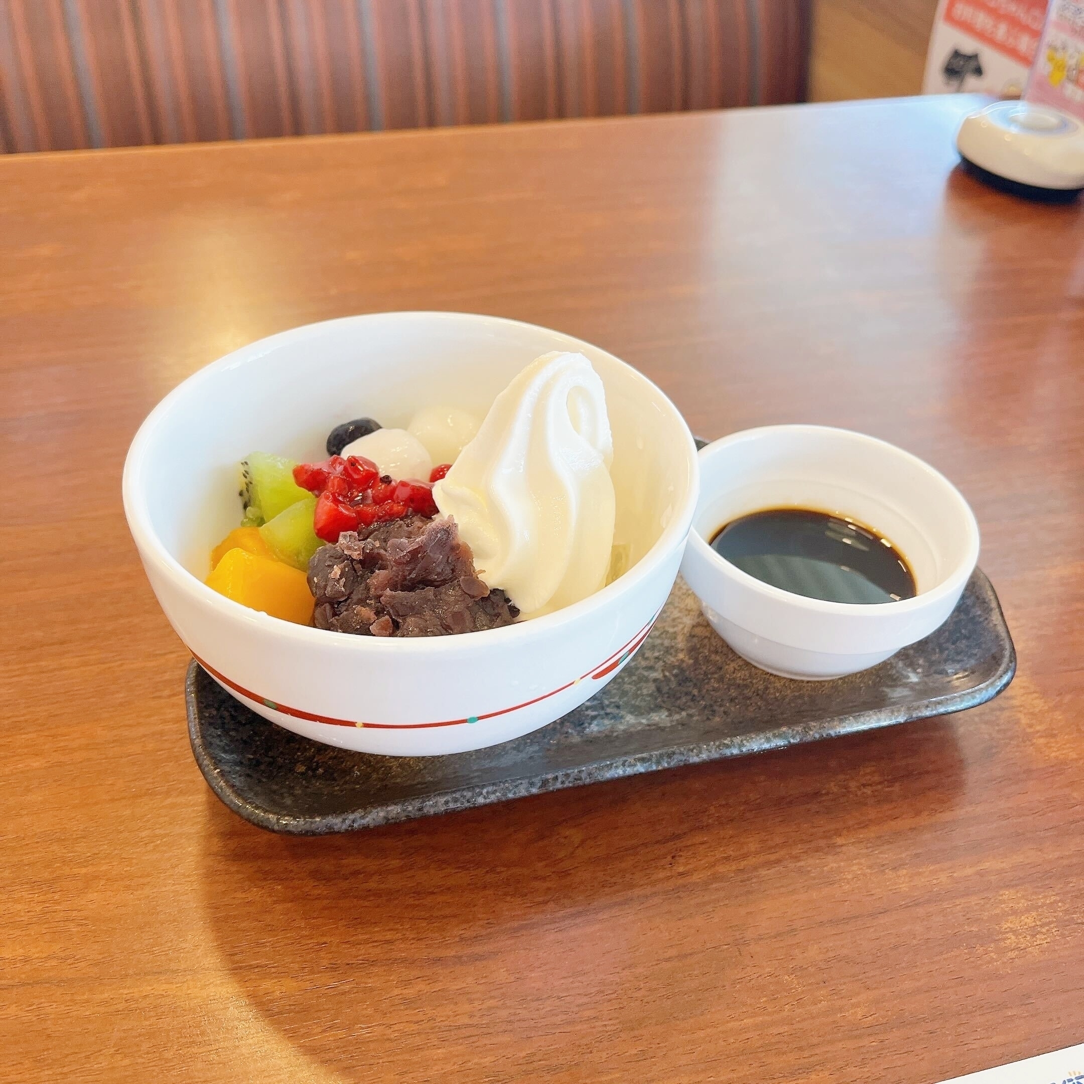 ガストのおすすめスイーツ「白玉クリームあんみつ」