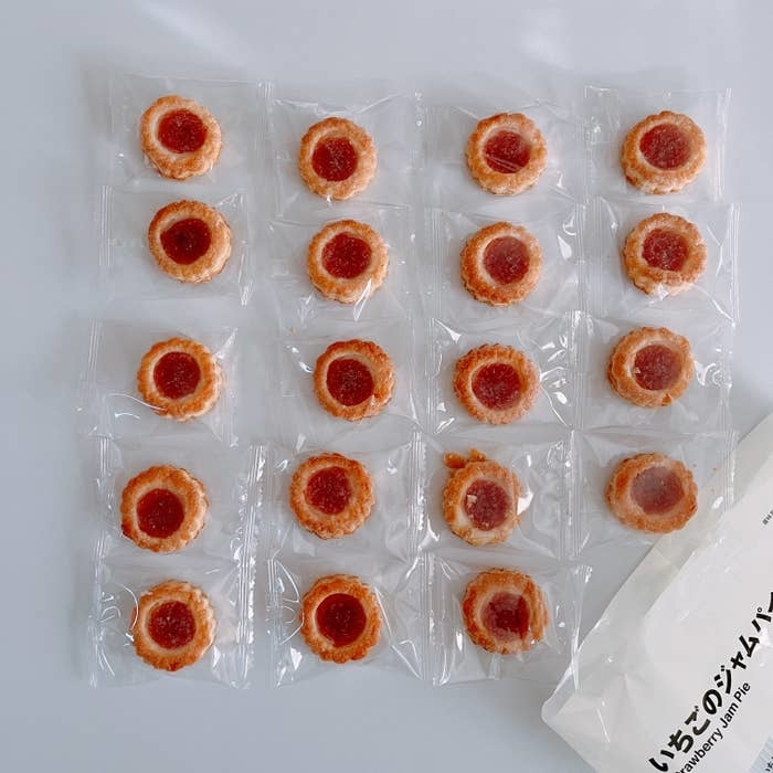 無印良品のおすすめスイーツ「大袋 いちごのジャムパイ」