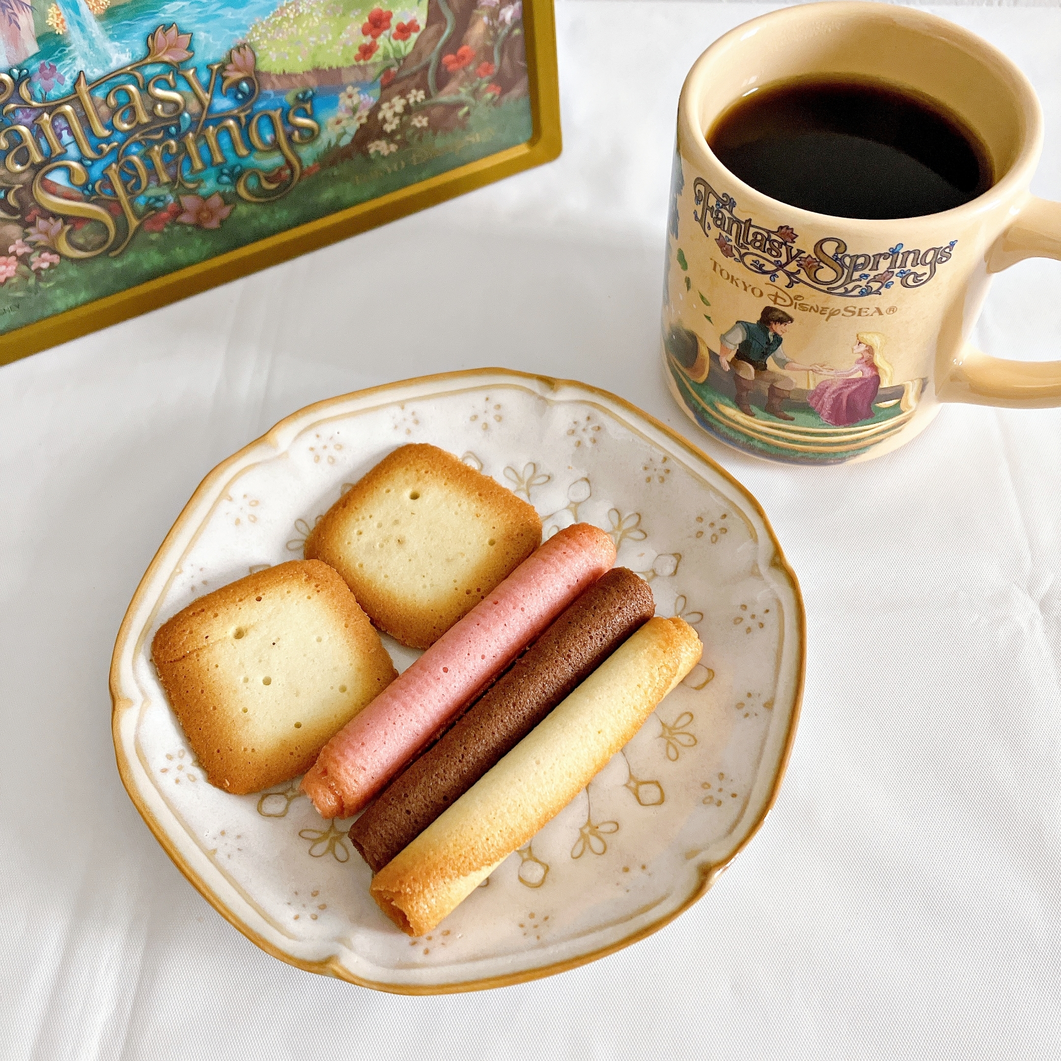 ディズニーシーのおすすめお菓子「アソーテッド・クッキー 缶 ファンタジースプリングス」