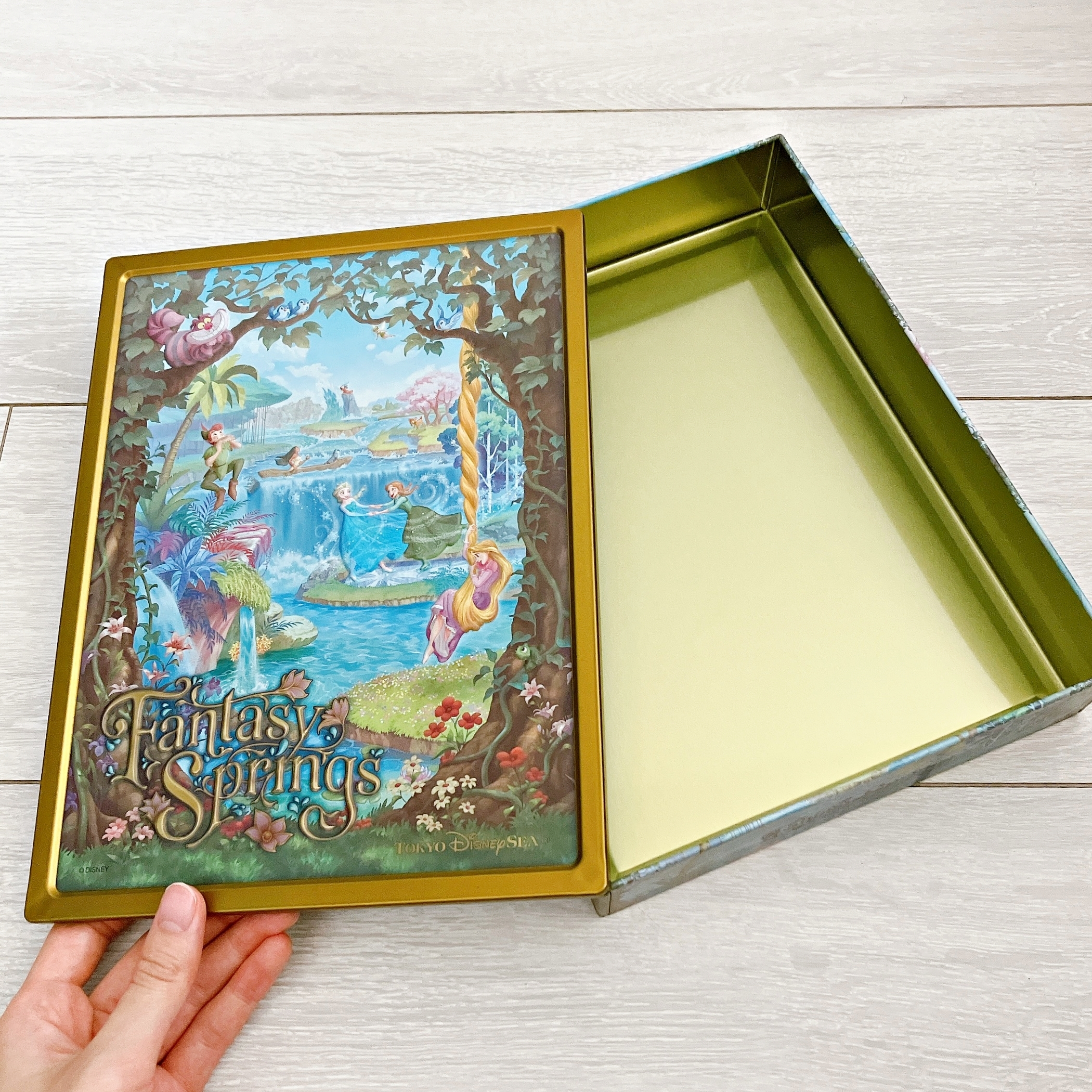 ディズニーシーのおすすめお菓子「アソーテッド・クッキー 缶 ファンタジースプリングス」