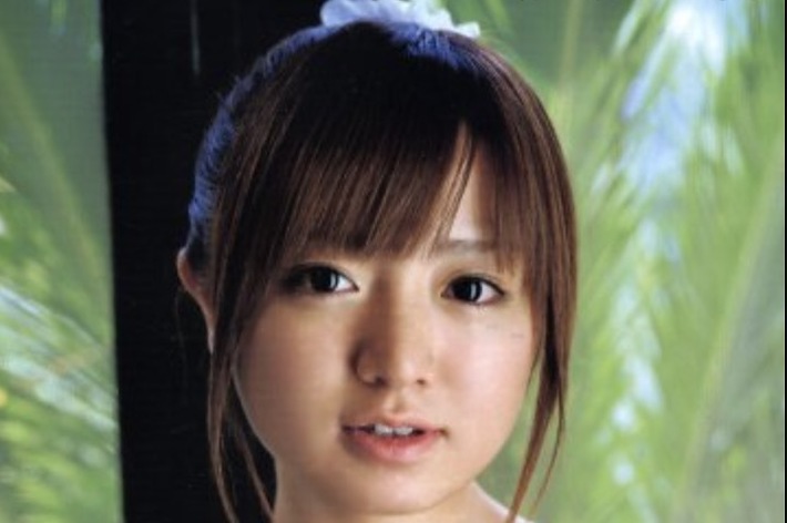 紺野あさ美が黒のキャミソールを着て、カメラを見つめている。タテ書きで「See you again」と記載。