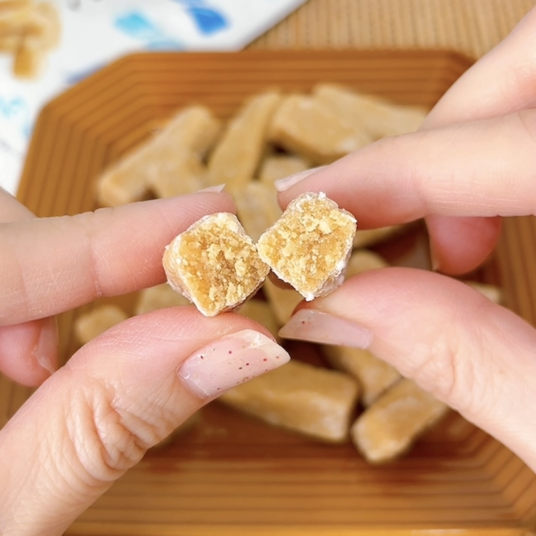 KALDI（カルディ）のおすすめのお菓子「北海道から 塩きなこねじり」