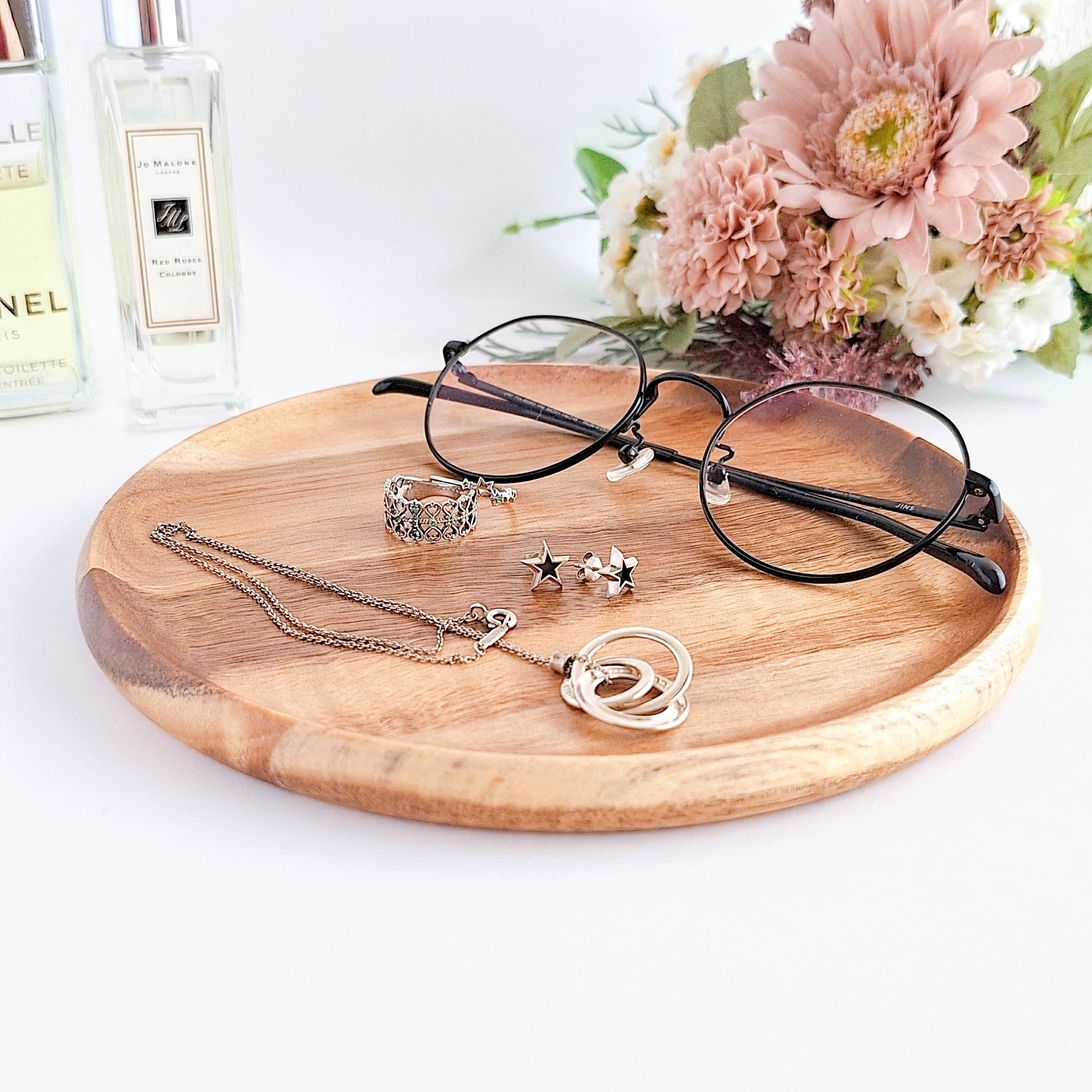 無印良品のおすすめキッチングッズ「アカシア お皿にもなるカッティングボード 丸型」