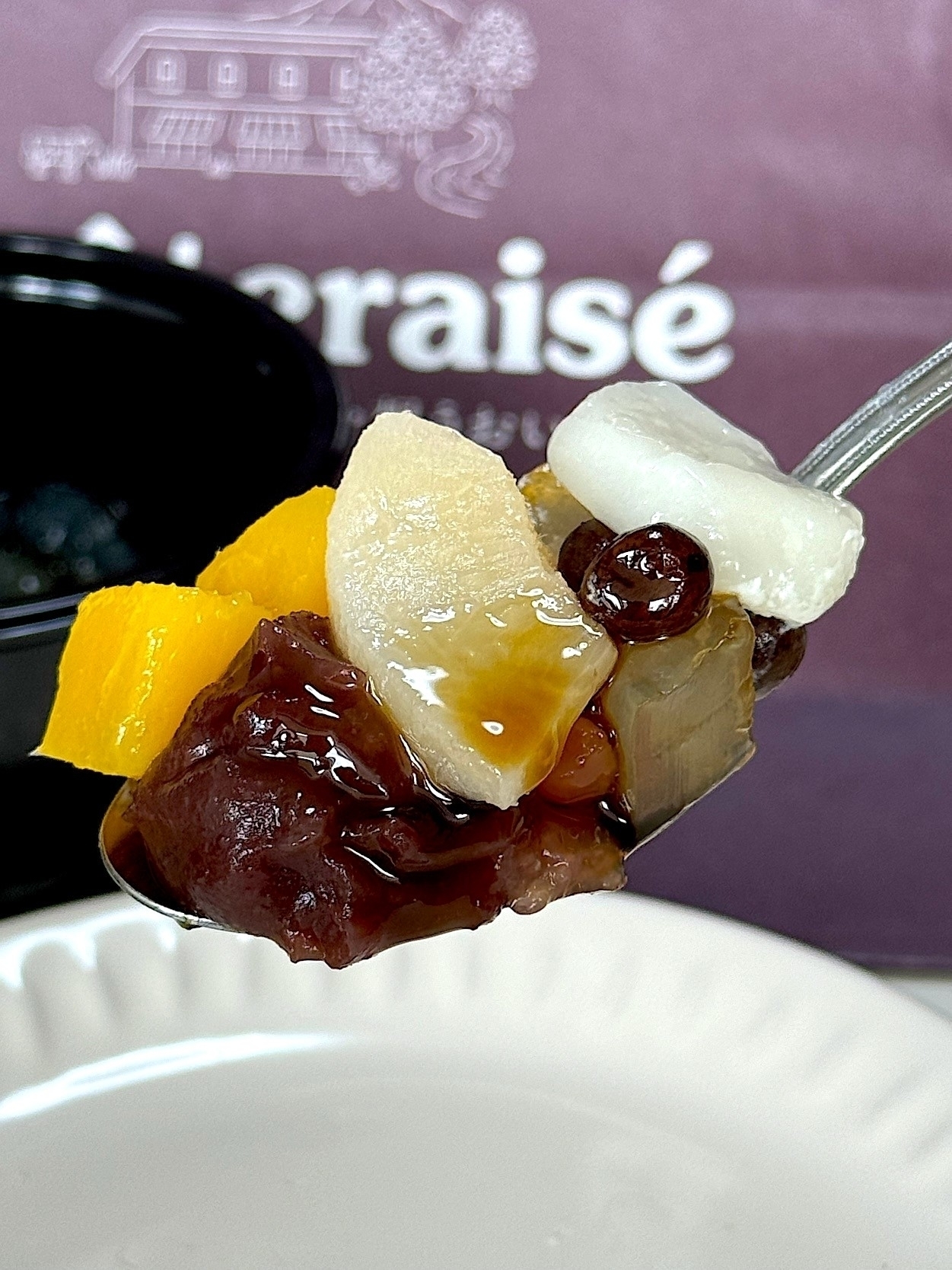 Chateraise(シャトレーゼ)のおすすめスイーツ「和涼白桃クリームあんみつ」