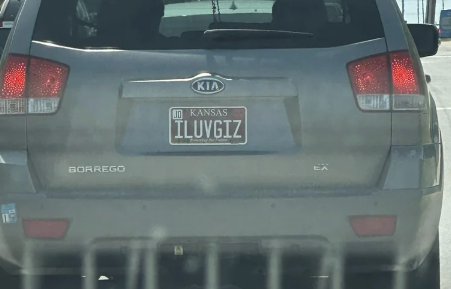 A license plate that says "ILUVGIZ"