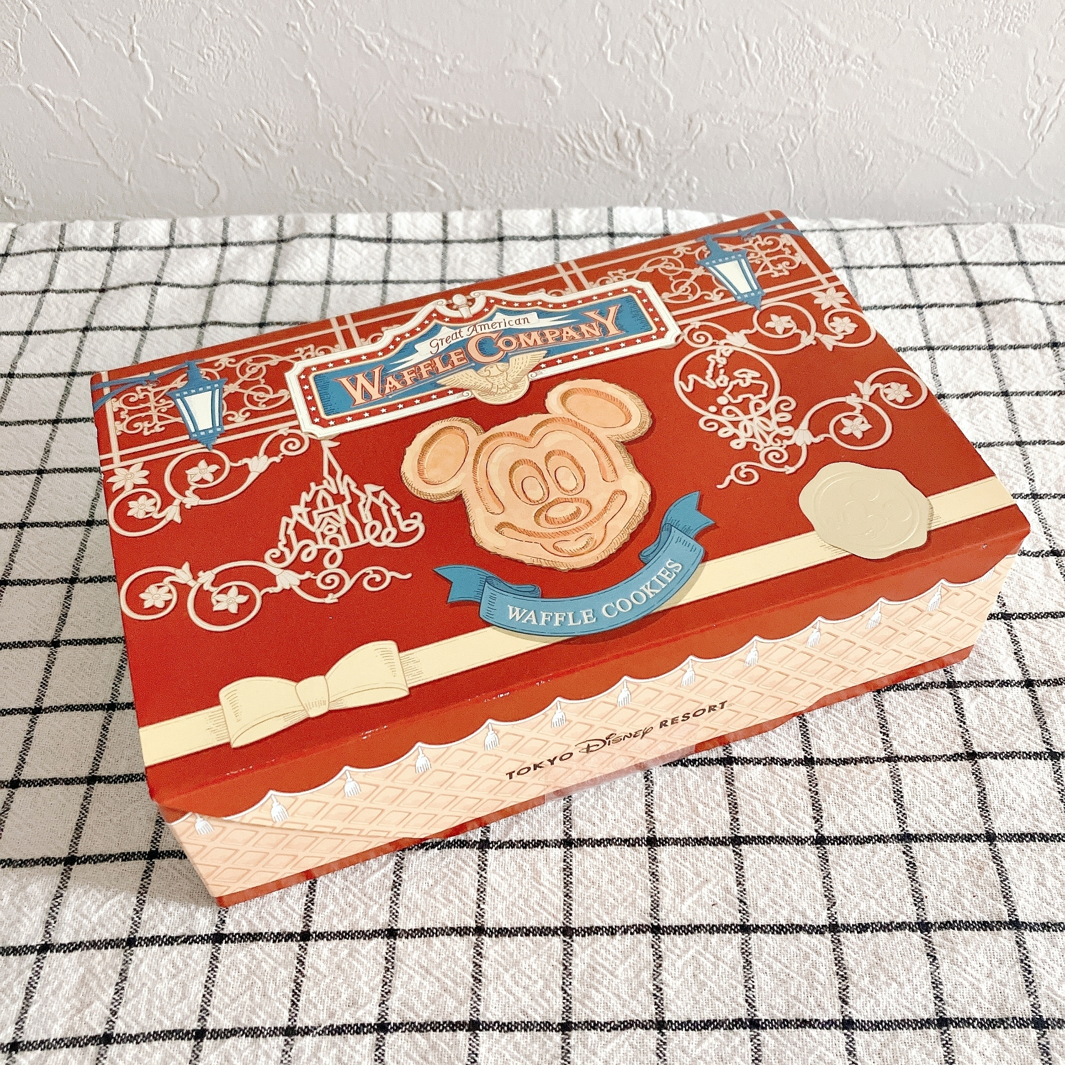 ディズニーランドのおすすめスイーツ「ワッフルクッキー 紙箱 ミッキー」