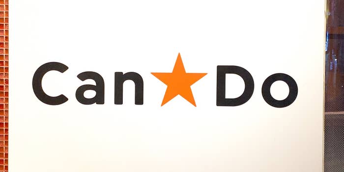 キャンドゥの看板